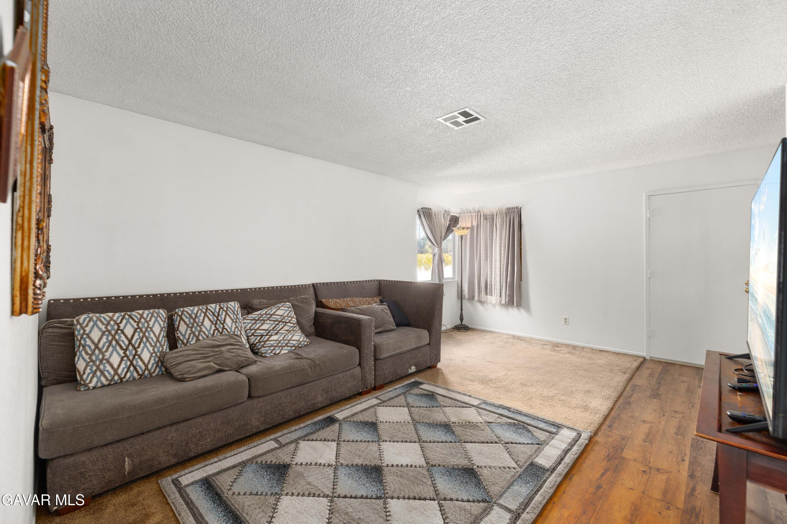38511 Carolside Avenue Property Photo 5