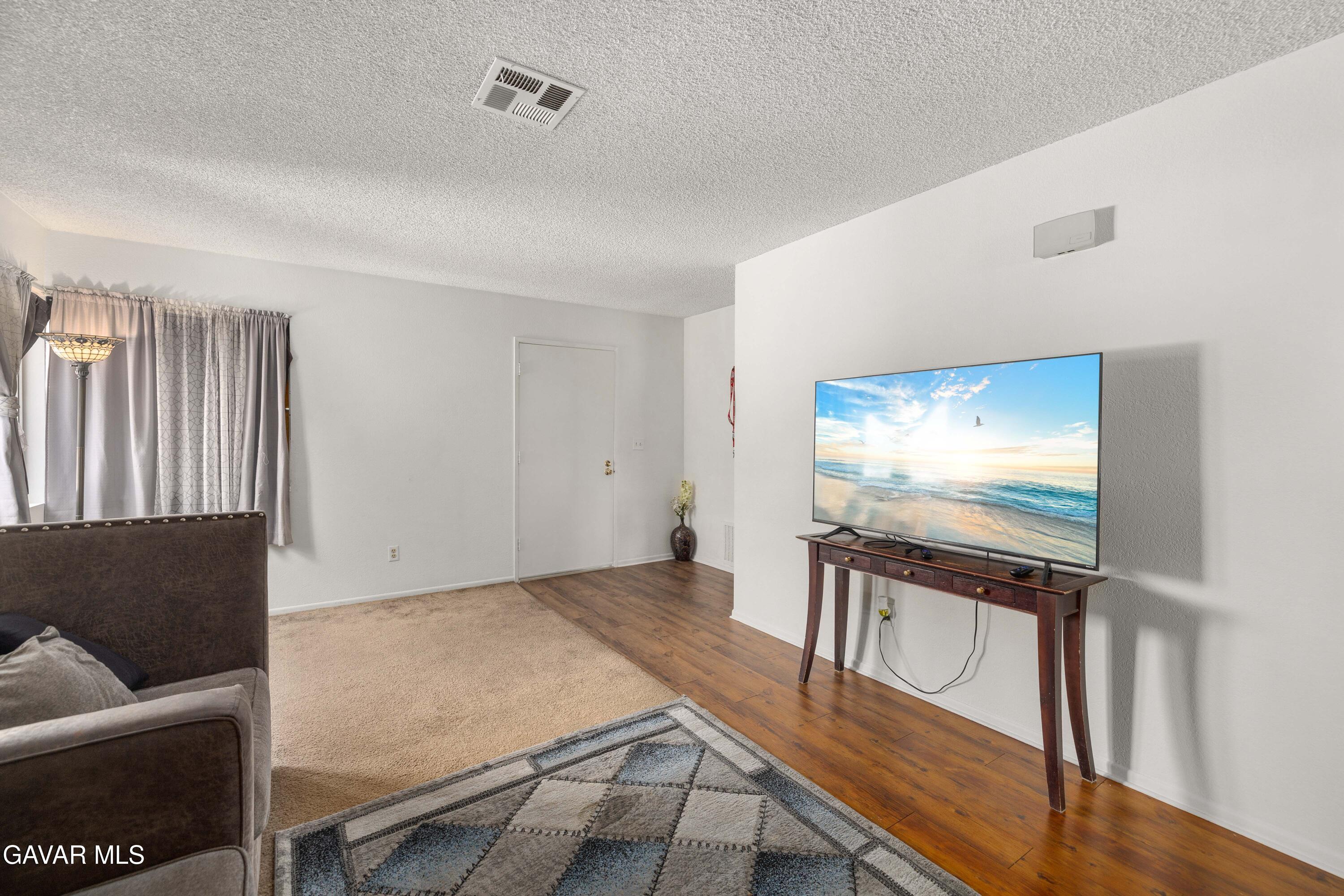 38511 Carolside Avenue Property Photo 6