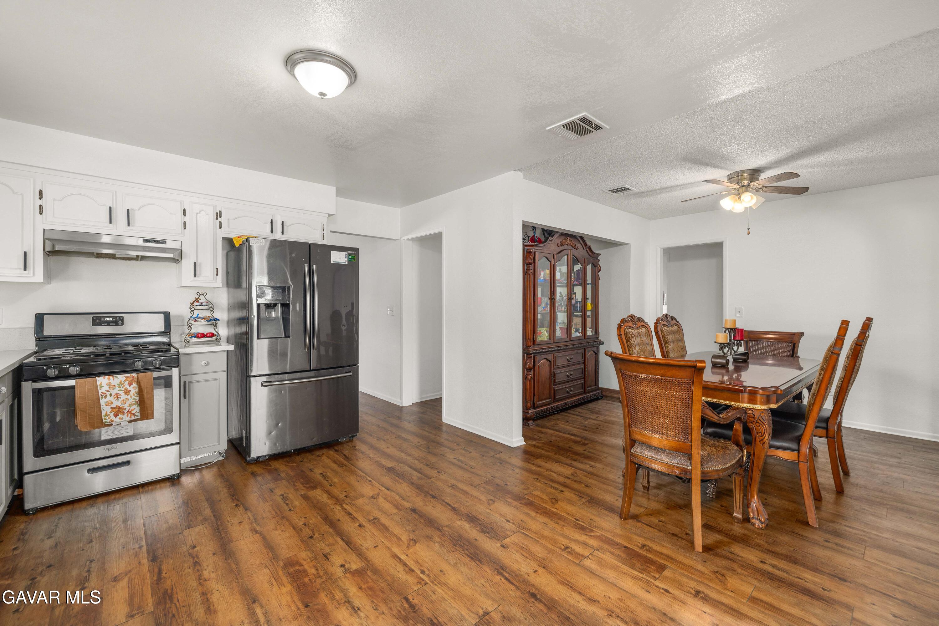 38511 Carolside Avenue Property Photo 9