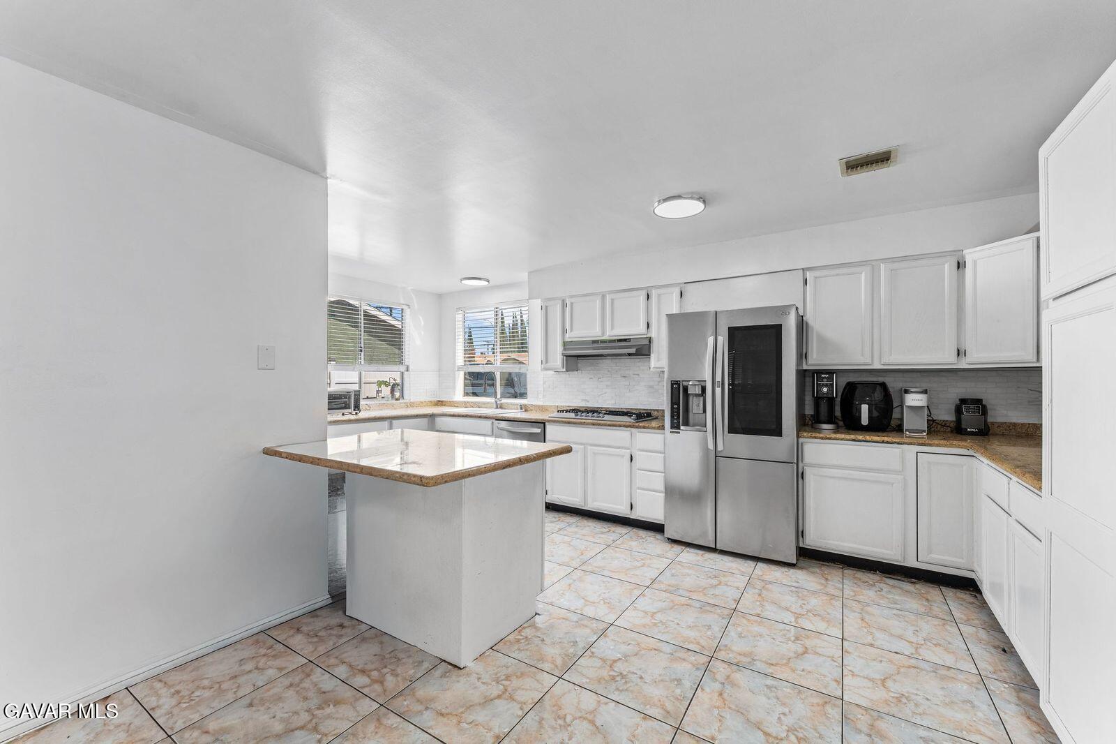 7431 Vanalden Avenue Property Photo 15