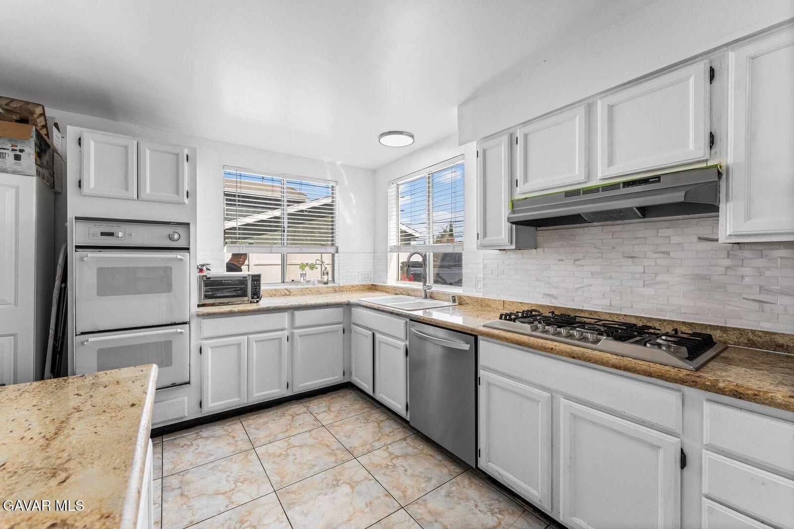 7431 Vanalden Avenue Property Photo 18