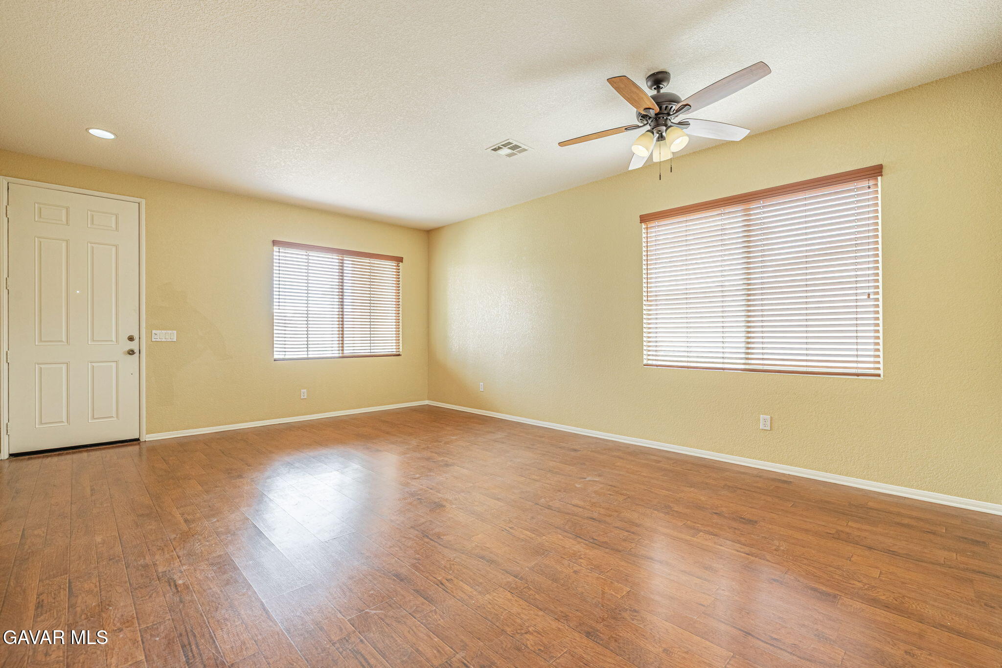 3237 Summer Breeze Avenue Property Photo 7