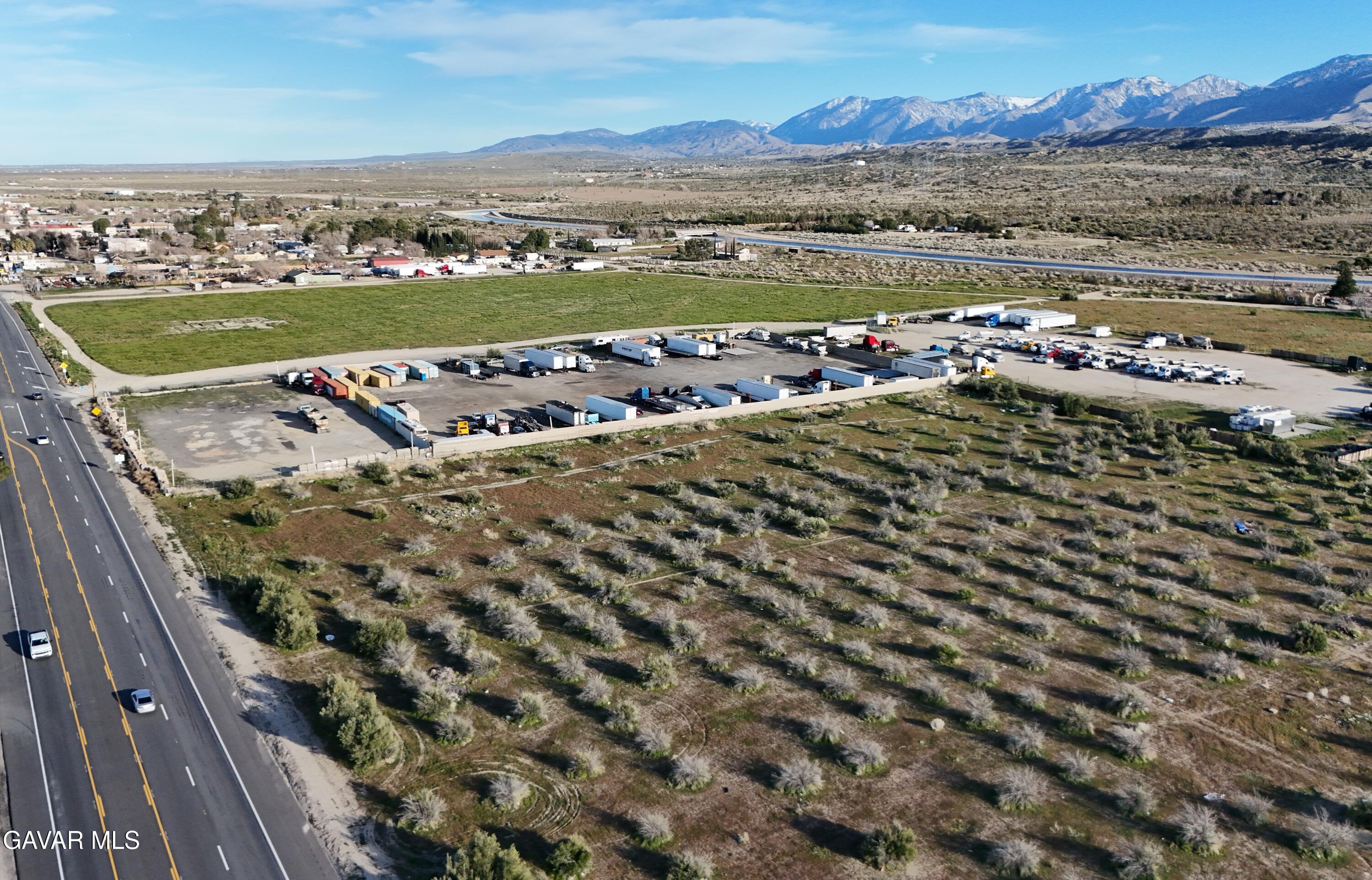 Pearblossom Hwy Property Photo 4