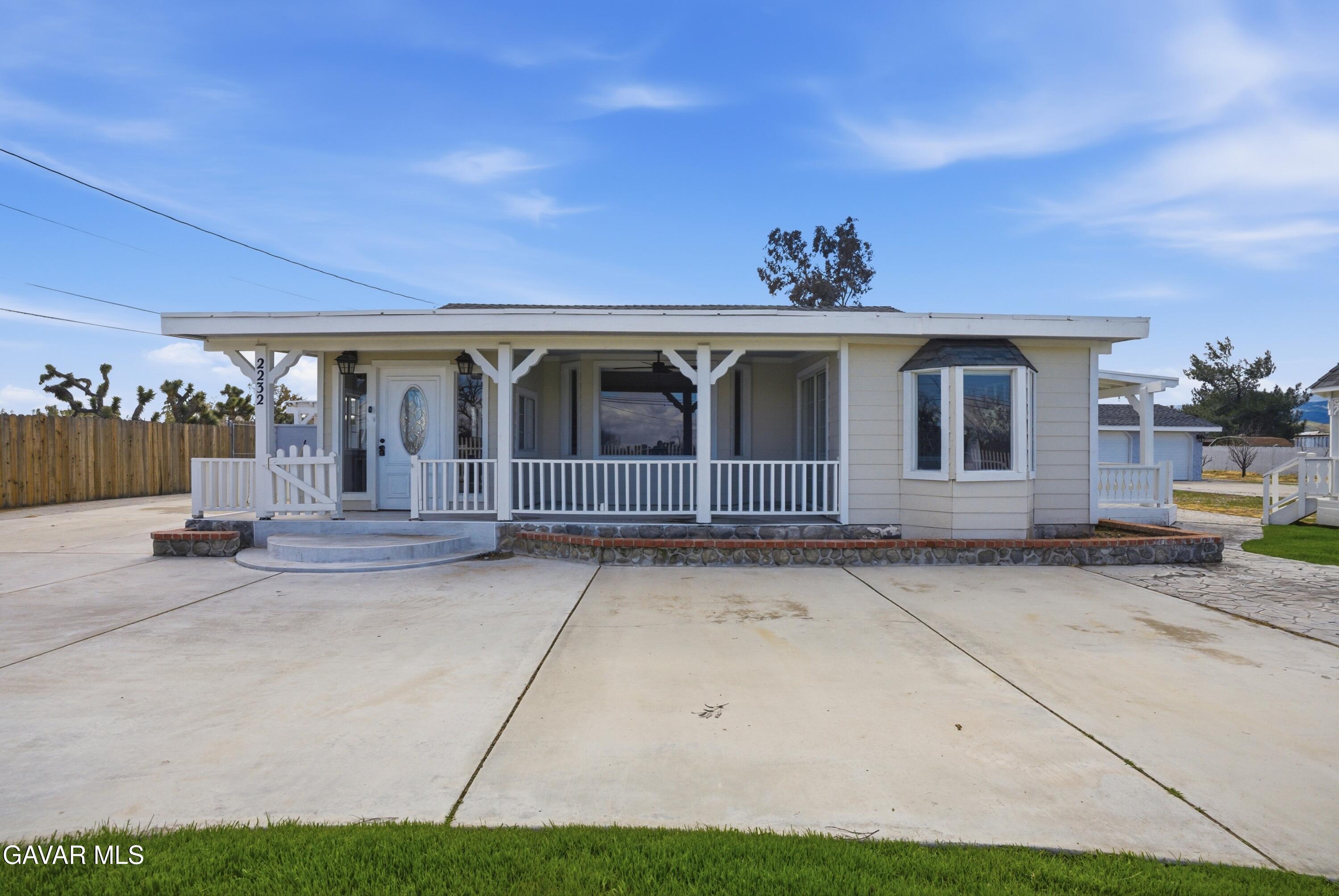 2232 W Avenue M4 Property Photo 2