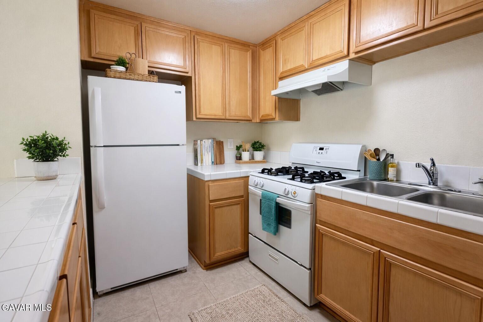 38710 10th Street E, Apt 15 Property Photo 4