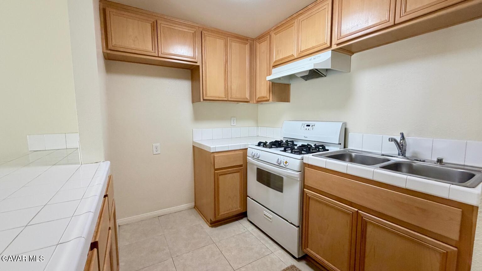 38710 10th Street E, Apt 15 Property Photo 5