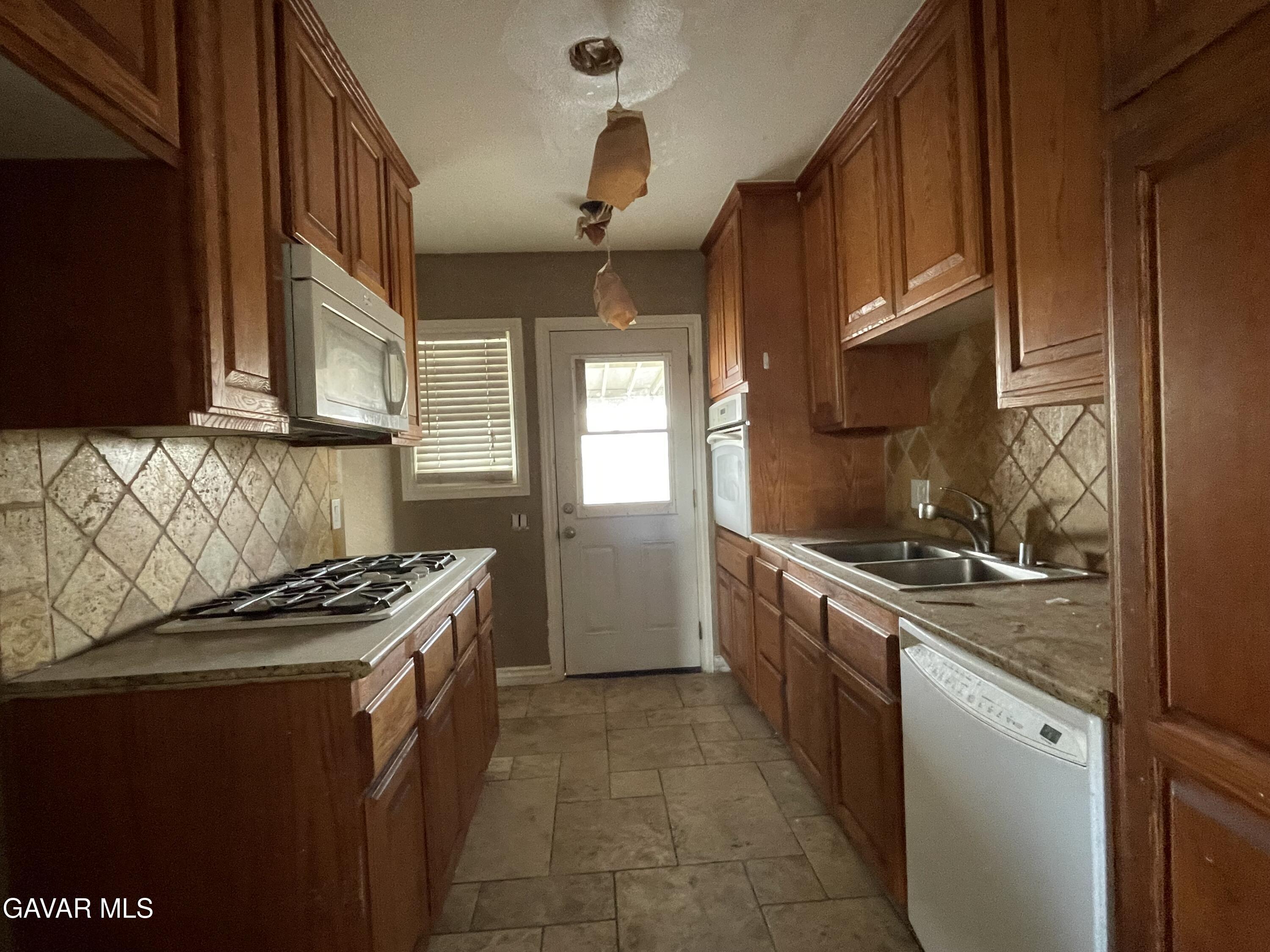 309 E Avenue J13 Property Photo 3
