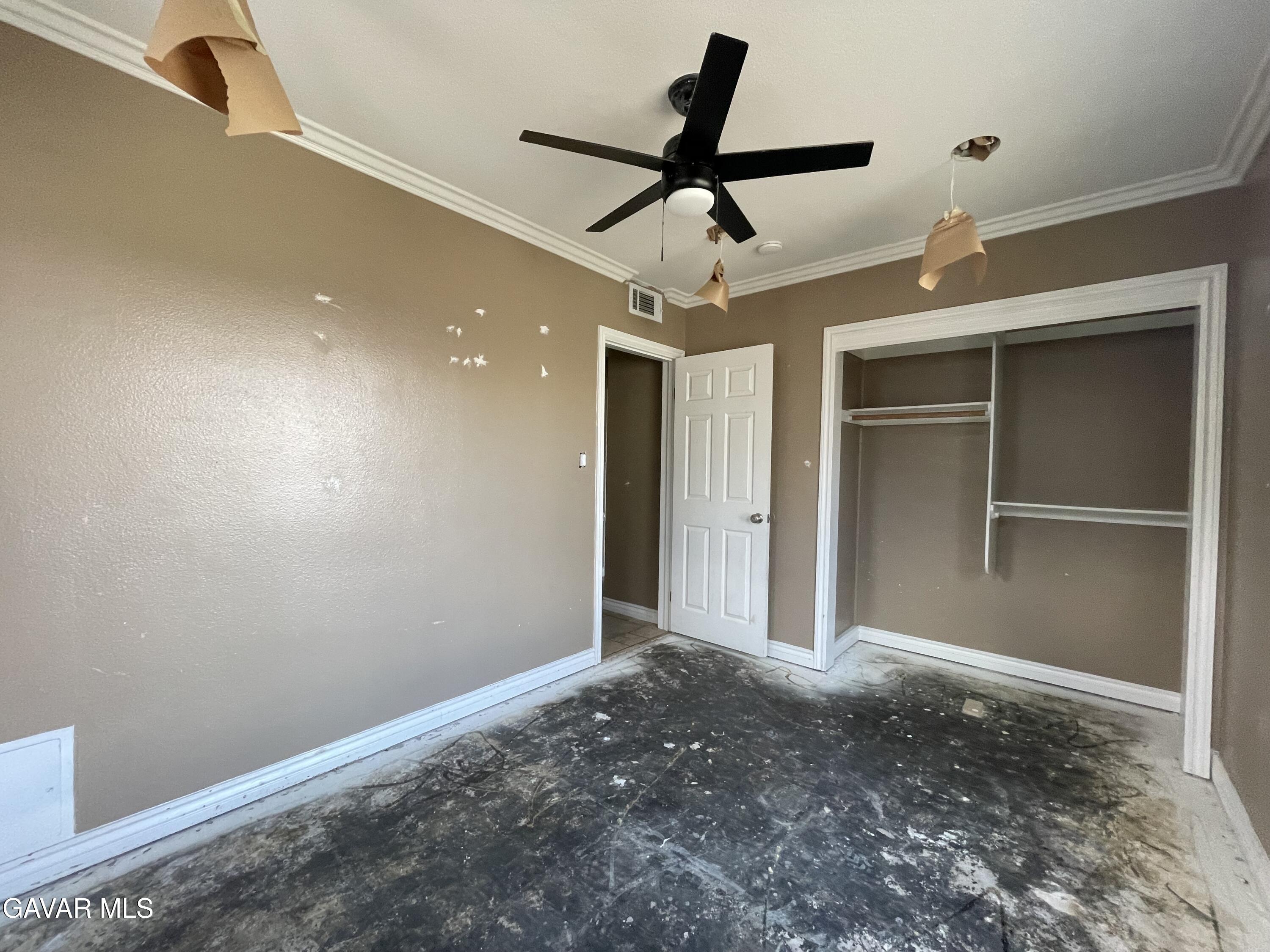 309 E Avenue J13 Property Photo 7