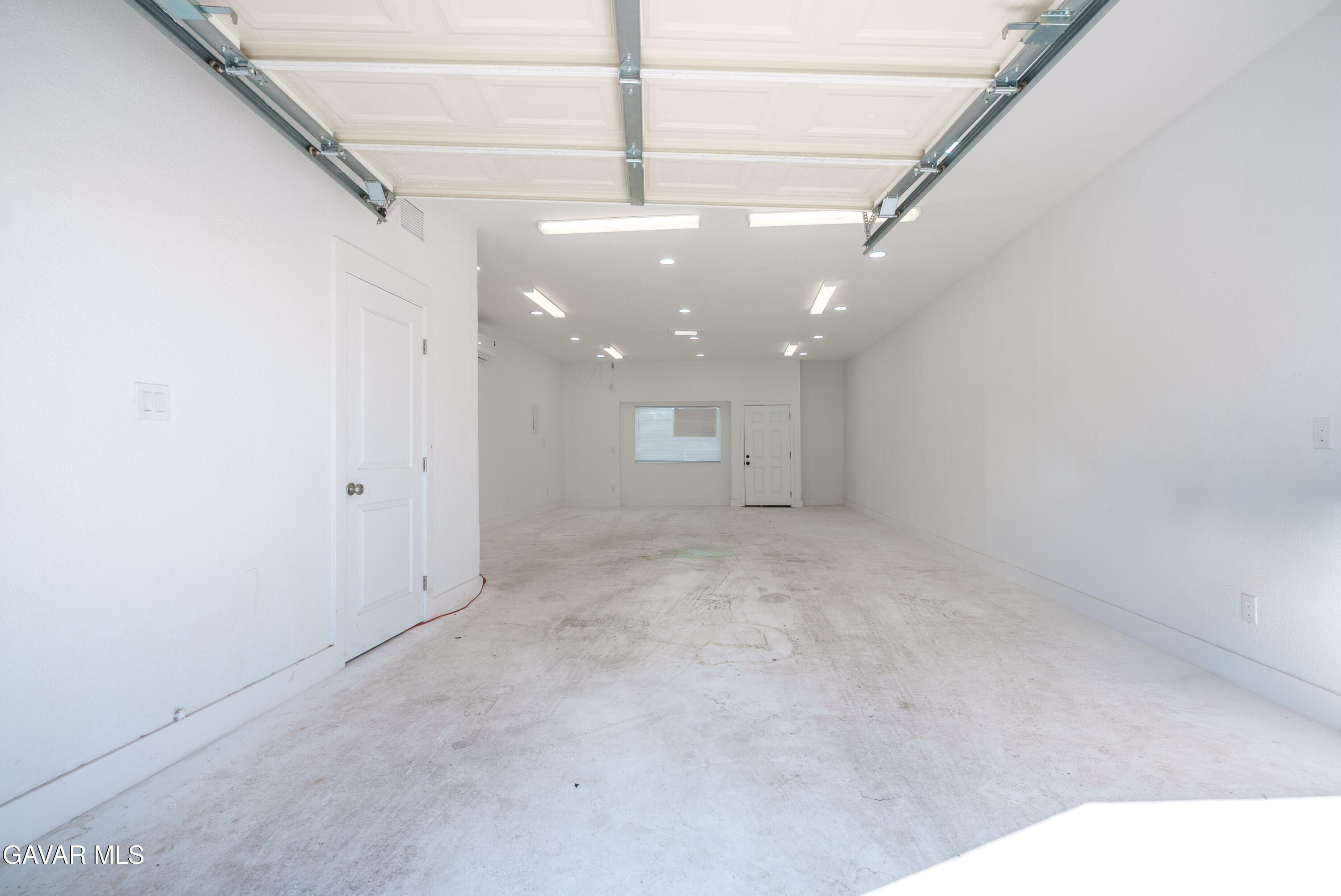 38128 6th Street Property Photo 17