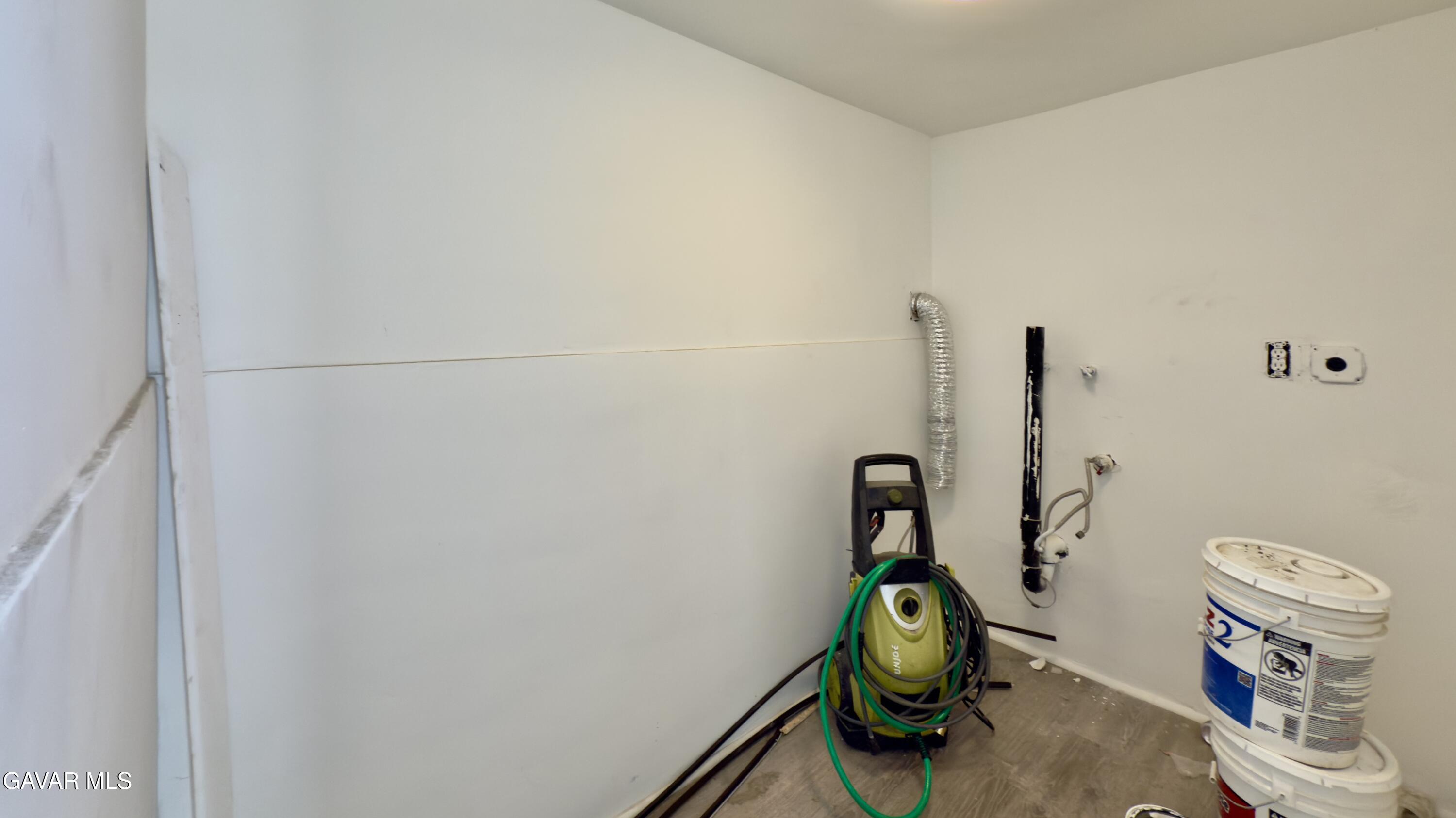 2340 N Thomas Street Property Photo 14