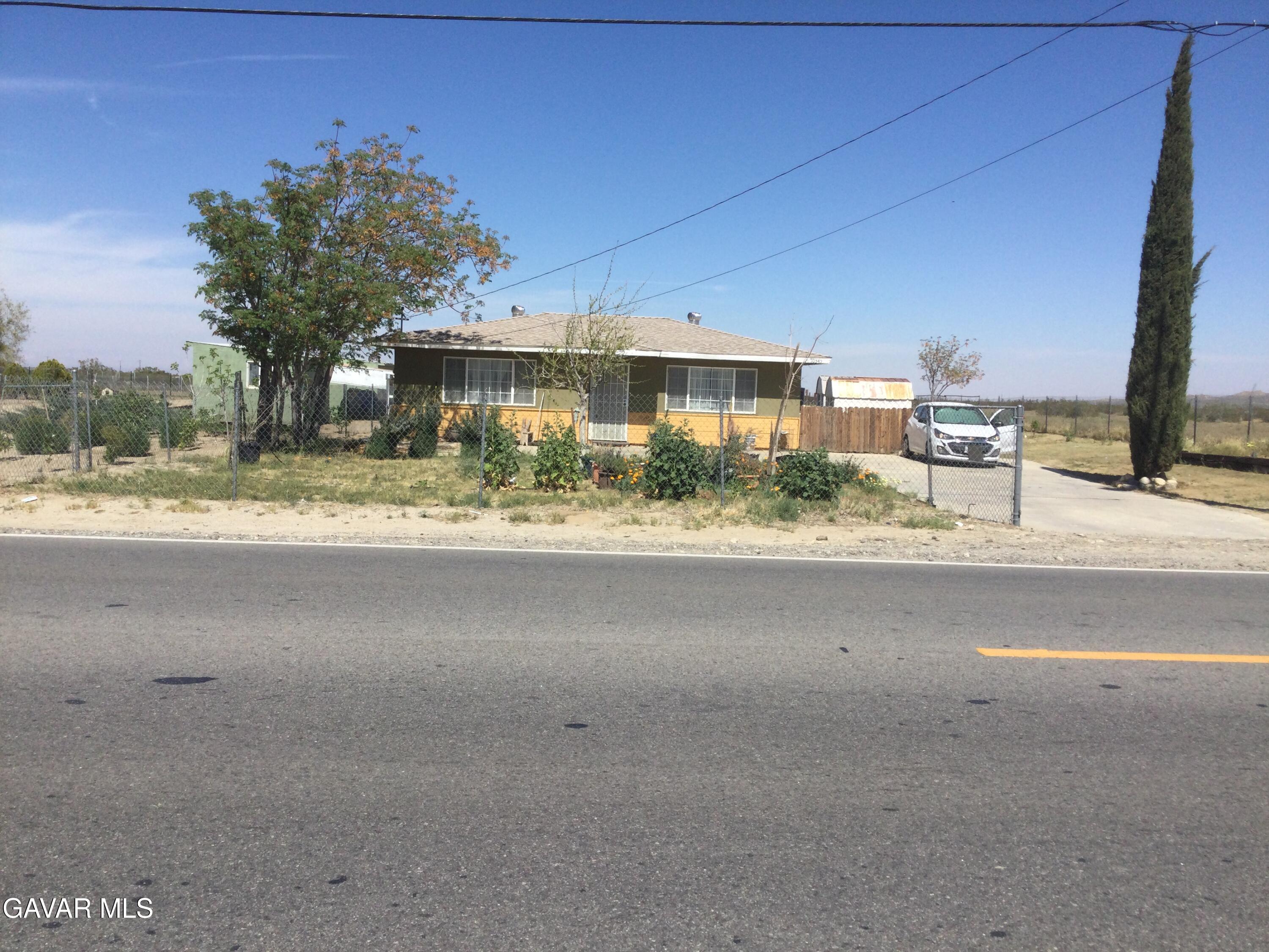 10345 E Palmdale Boulevard Property Photo 1