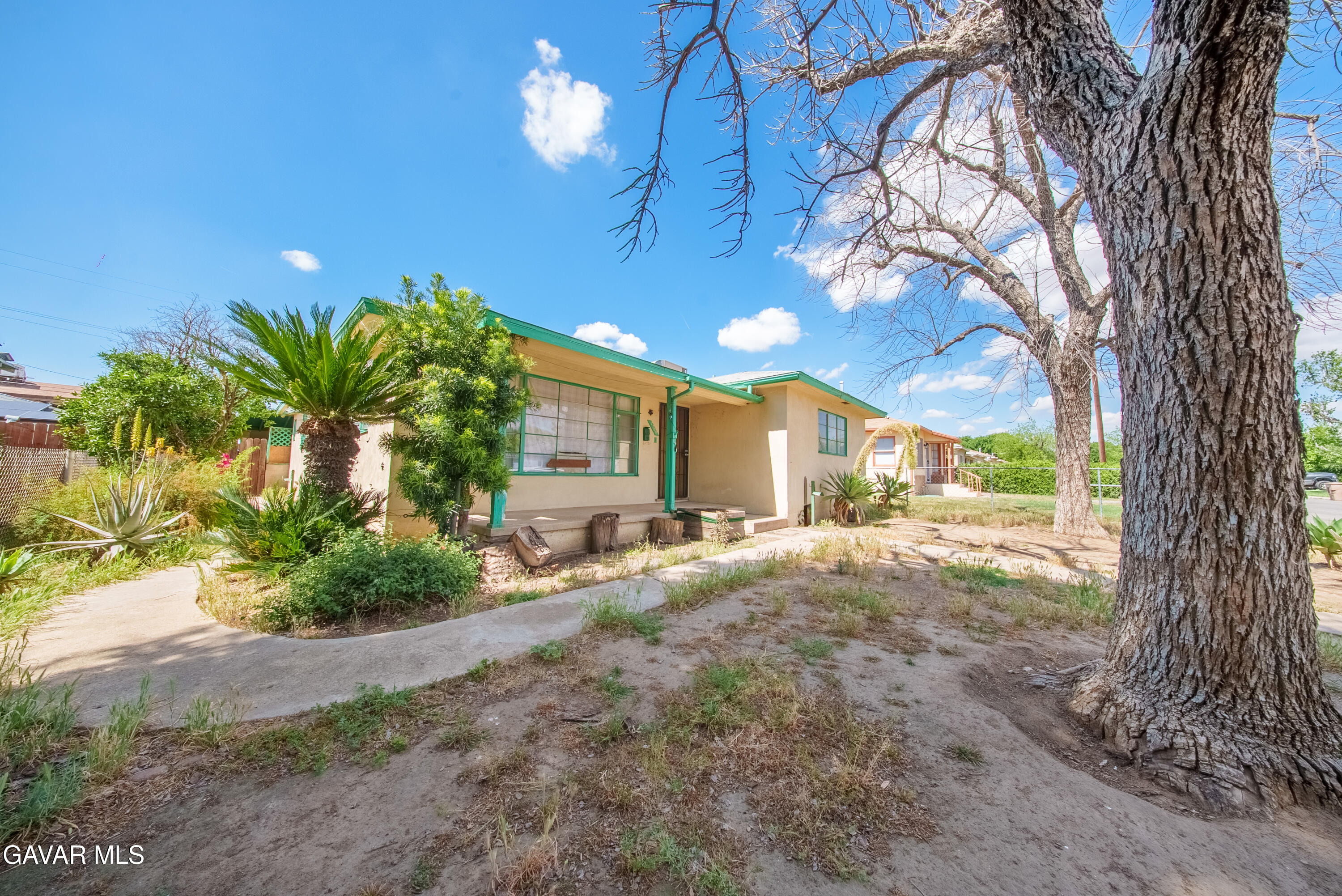 2709 Peerless Avenue Property Photo 1