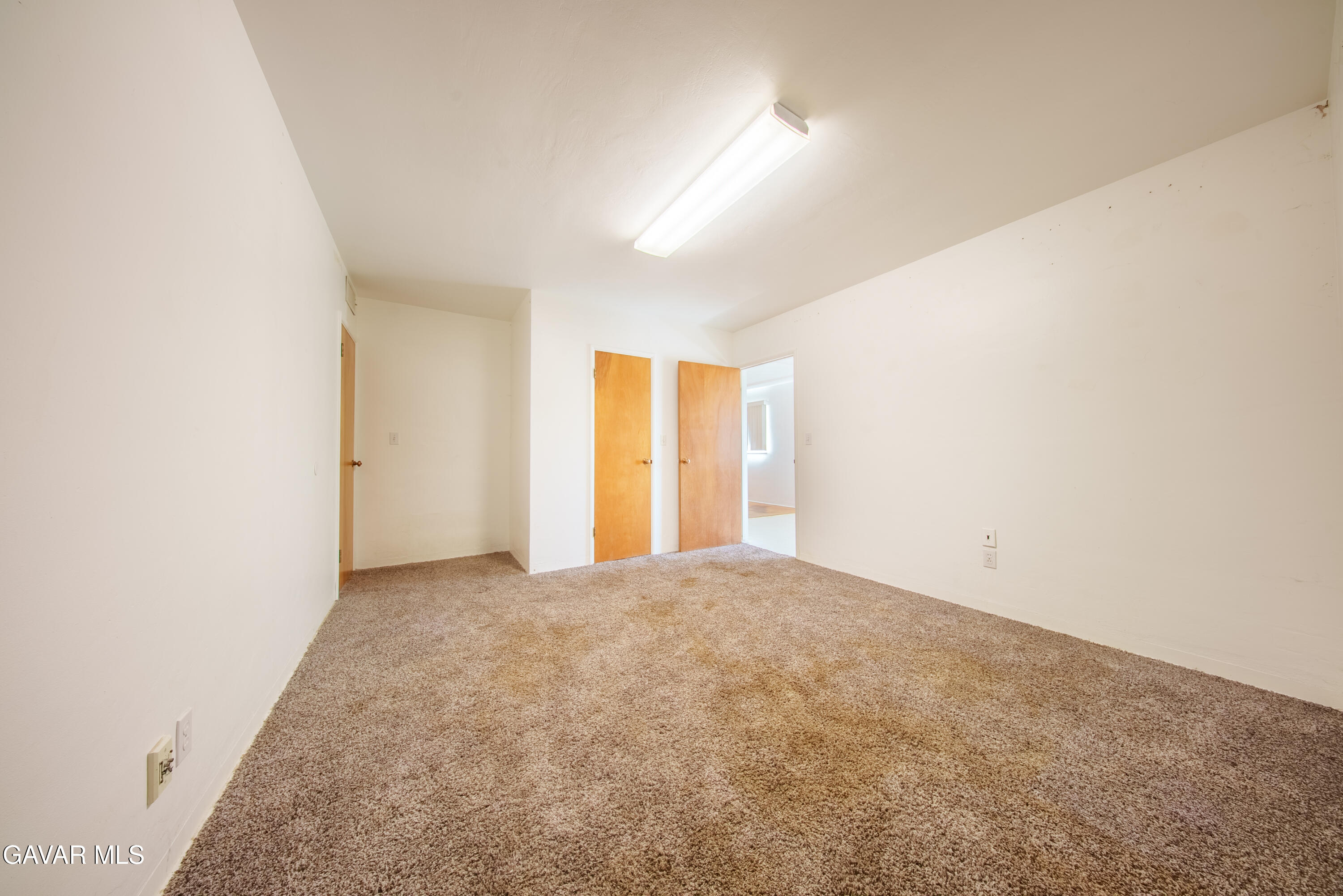 2709 Peerless Avenue Property Photo 5