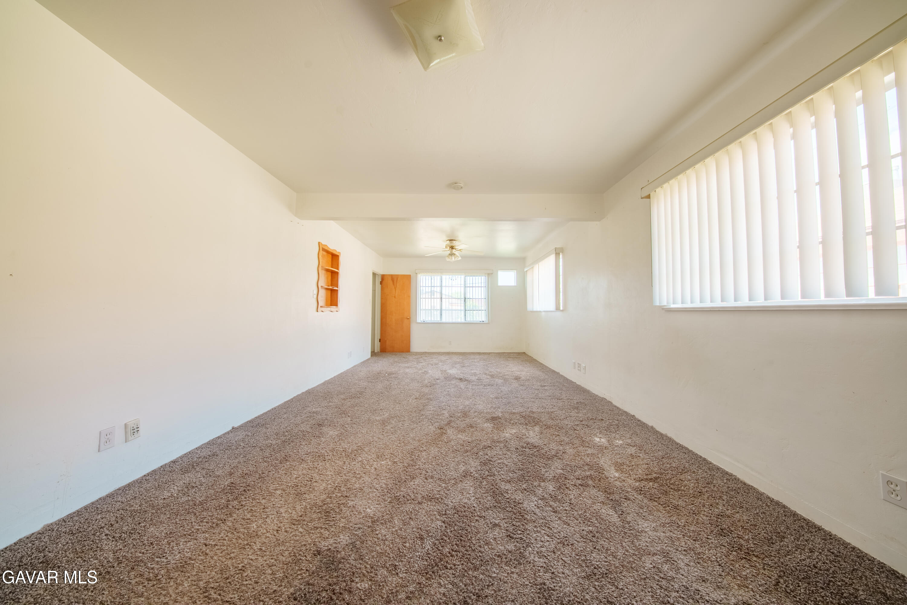 2709 Peerless Avenue Property Photo 7