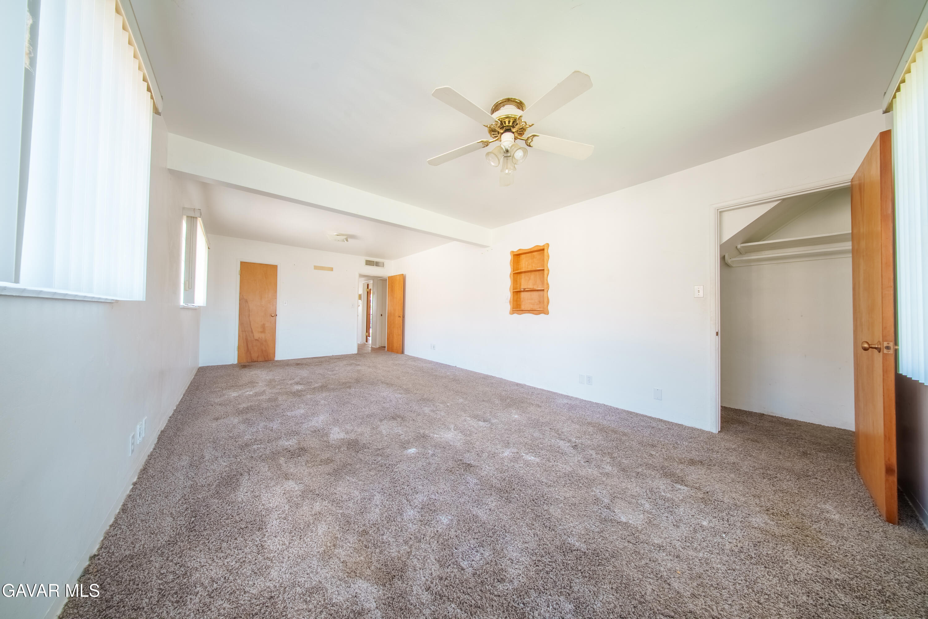 2709 Peerless Avenue Property Photo 8