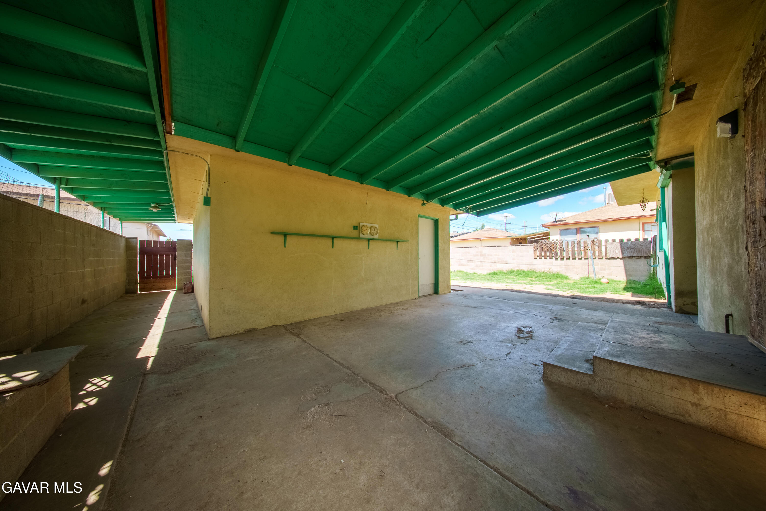 2709 Peerless Avenue Property Photo 9