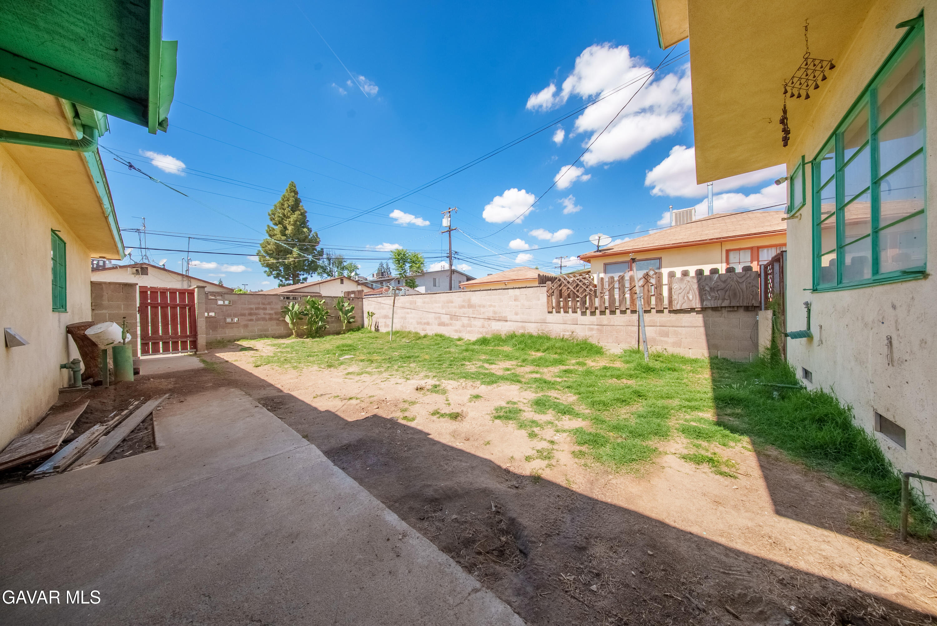 2709 Peerless Avenue Property Photo 14