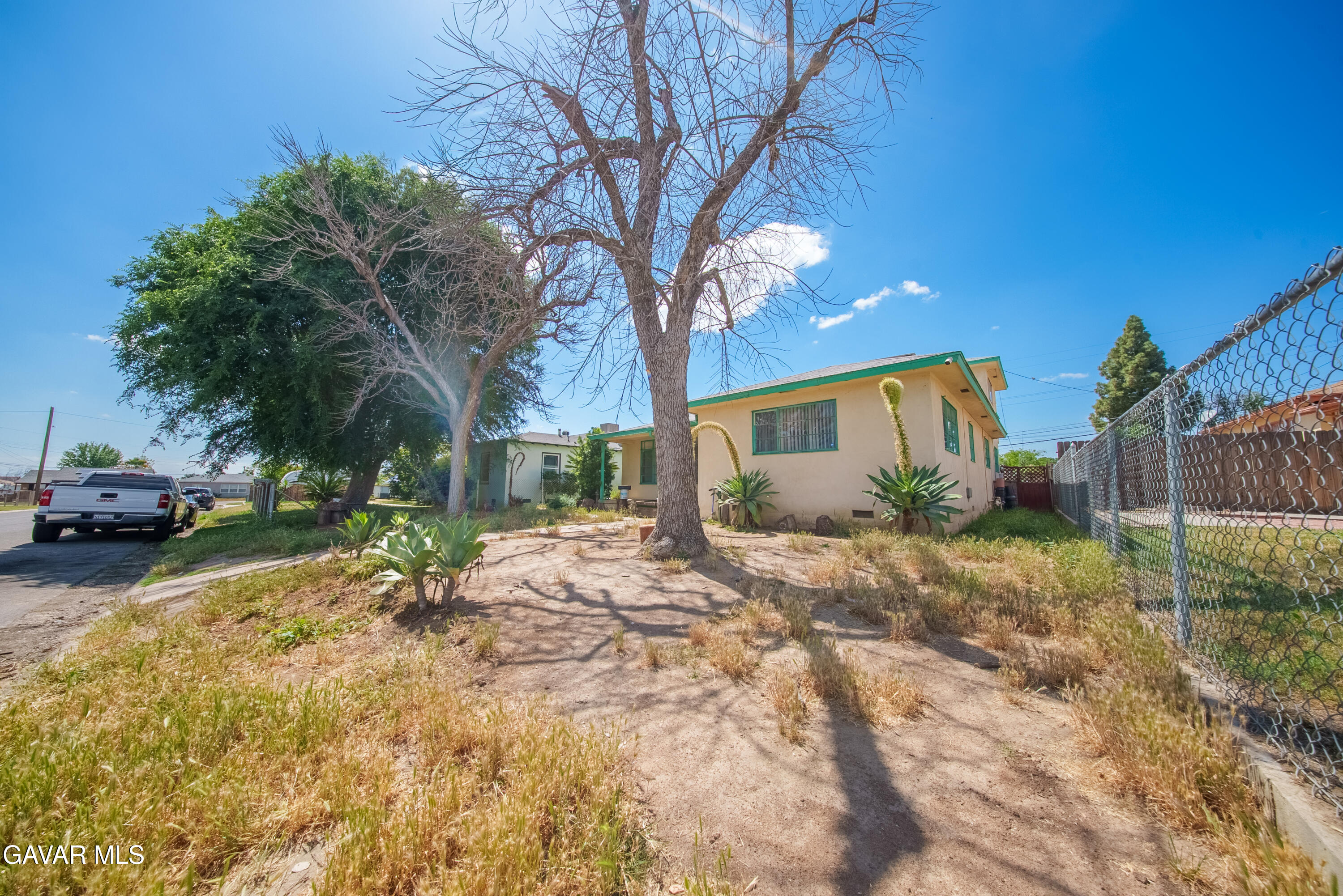 2709 Peerless Avenue Property Photo 15