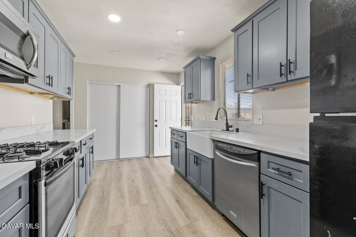 44053 Canyon Way Property Photo 4