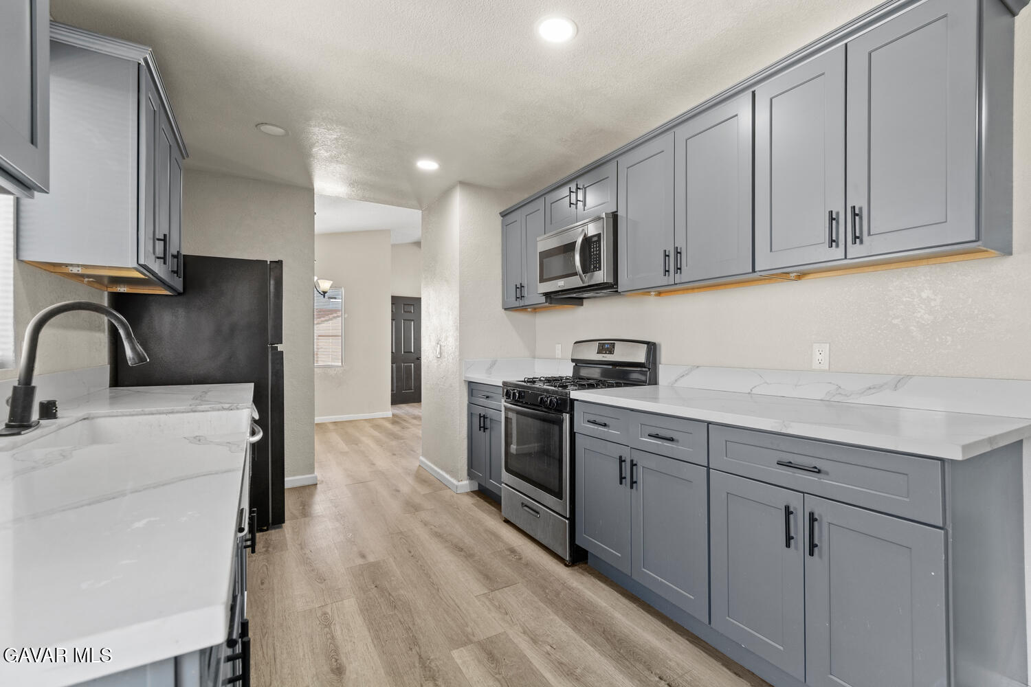 44053 Canyon Way Property Photo 5