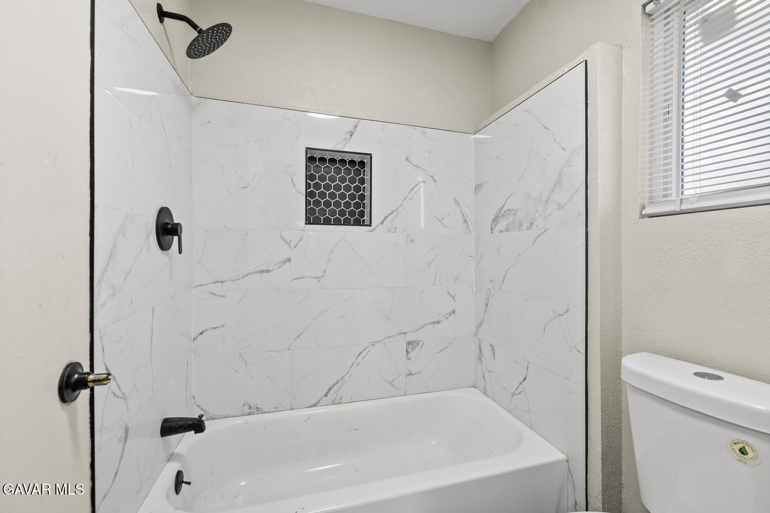 44053 Canyon Way Property Photo 10