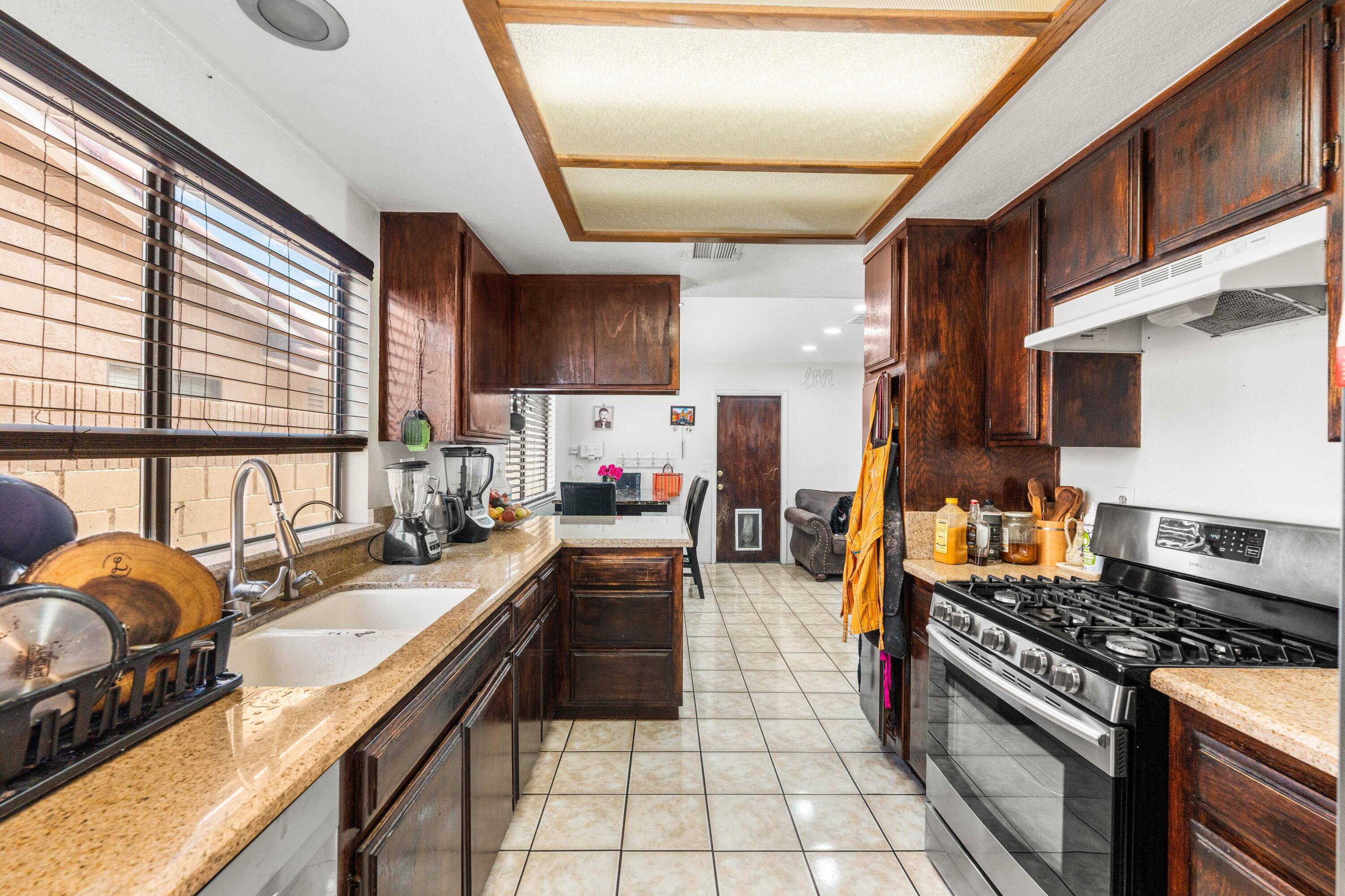 1827 Louise Avenue Property Photo 4