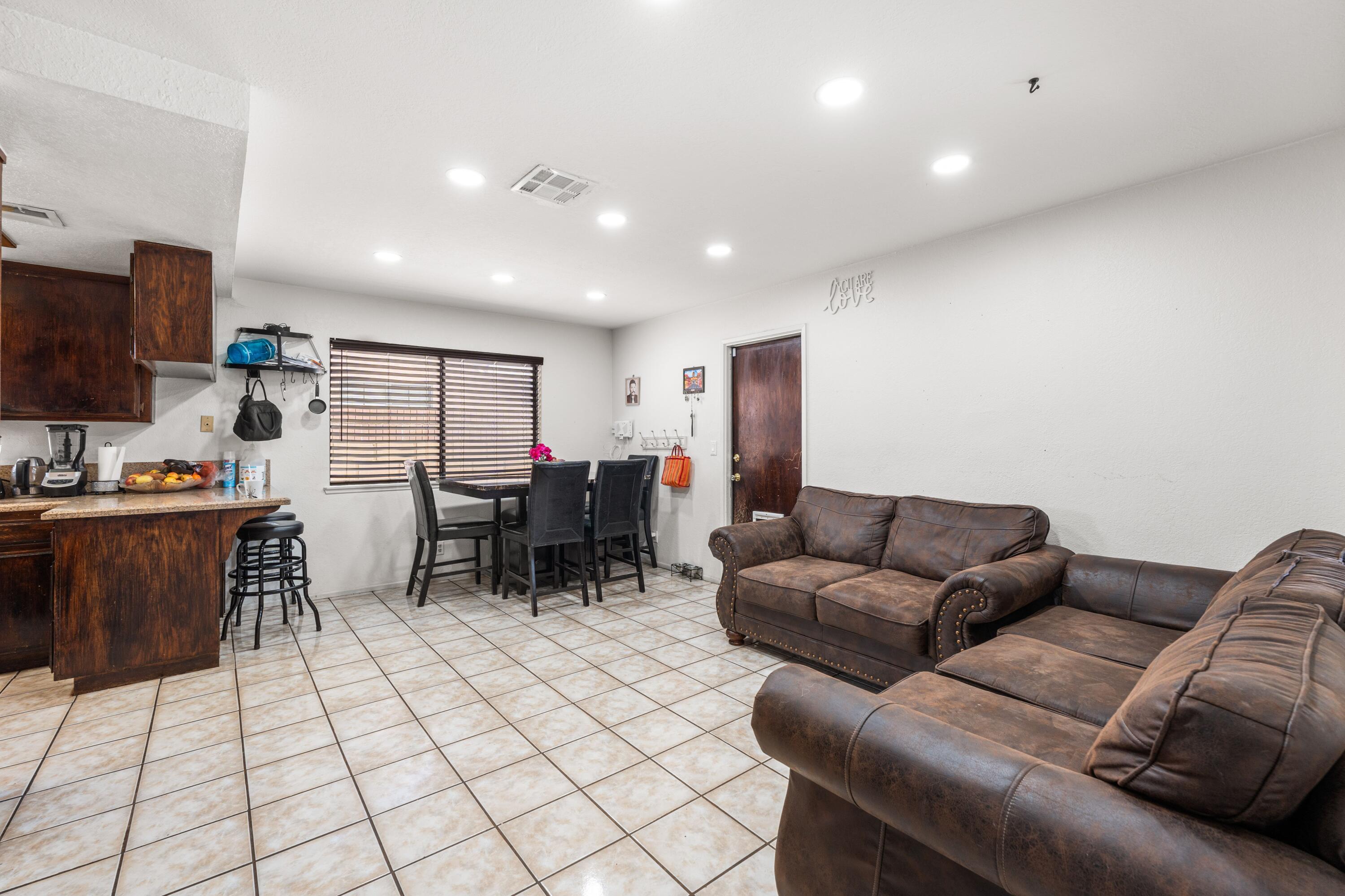 1827 Louise Avenue Property Photo 7