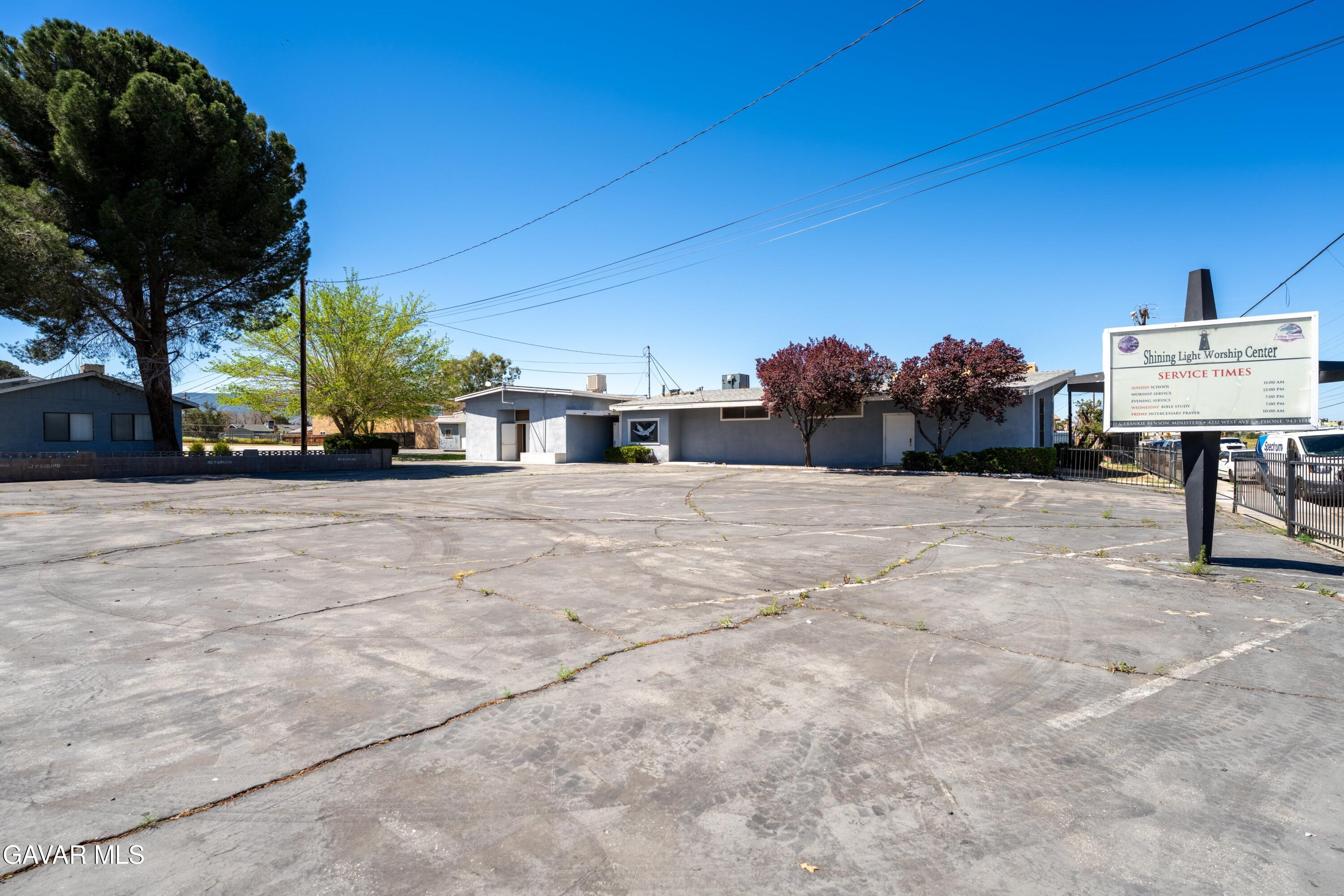 4232 W Ave L Property Photo 3