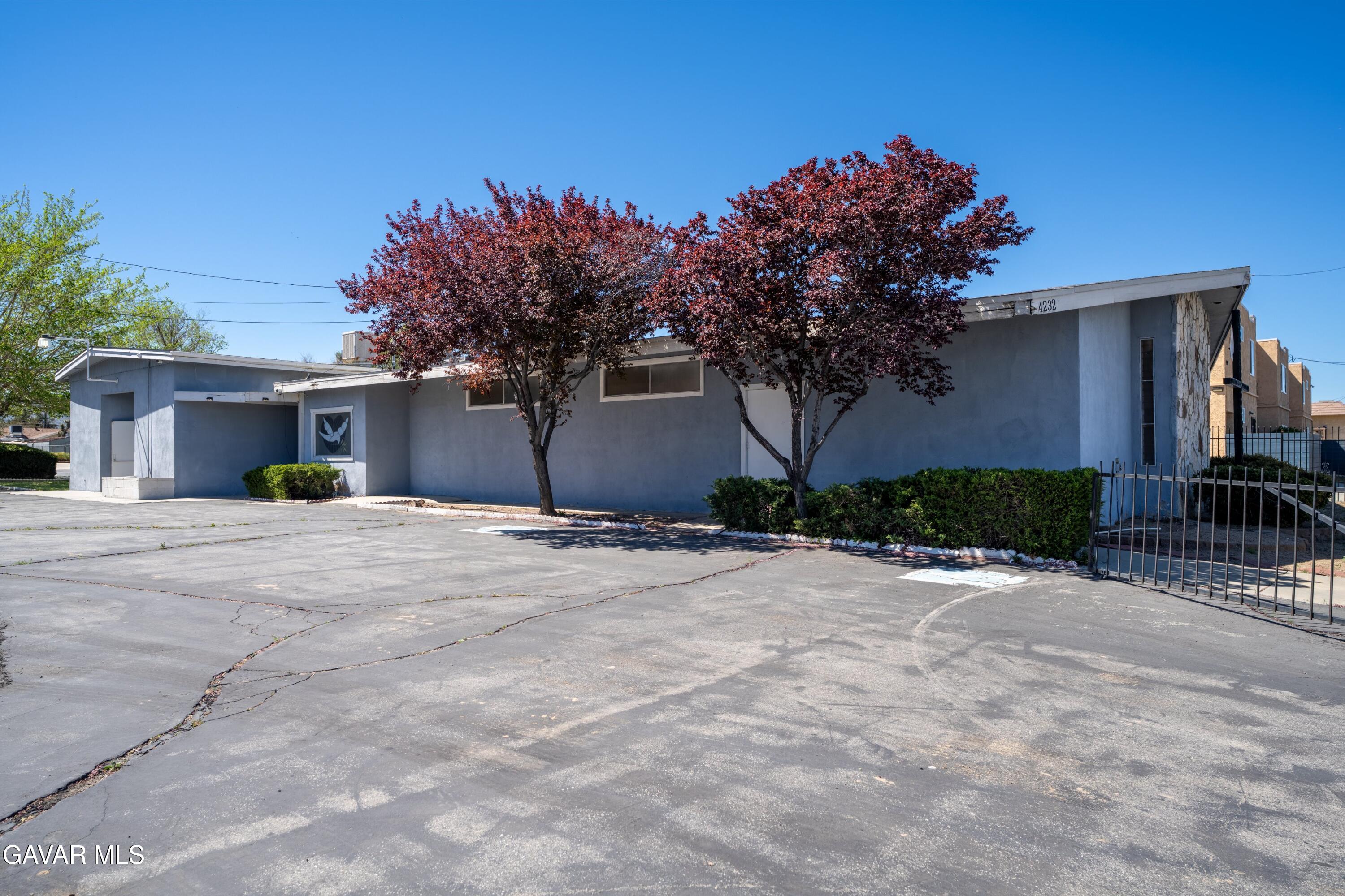 4232 W Ave L Property Photo 4
