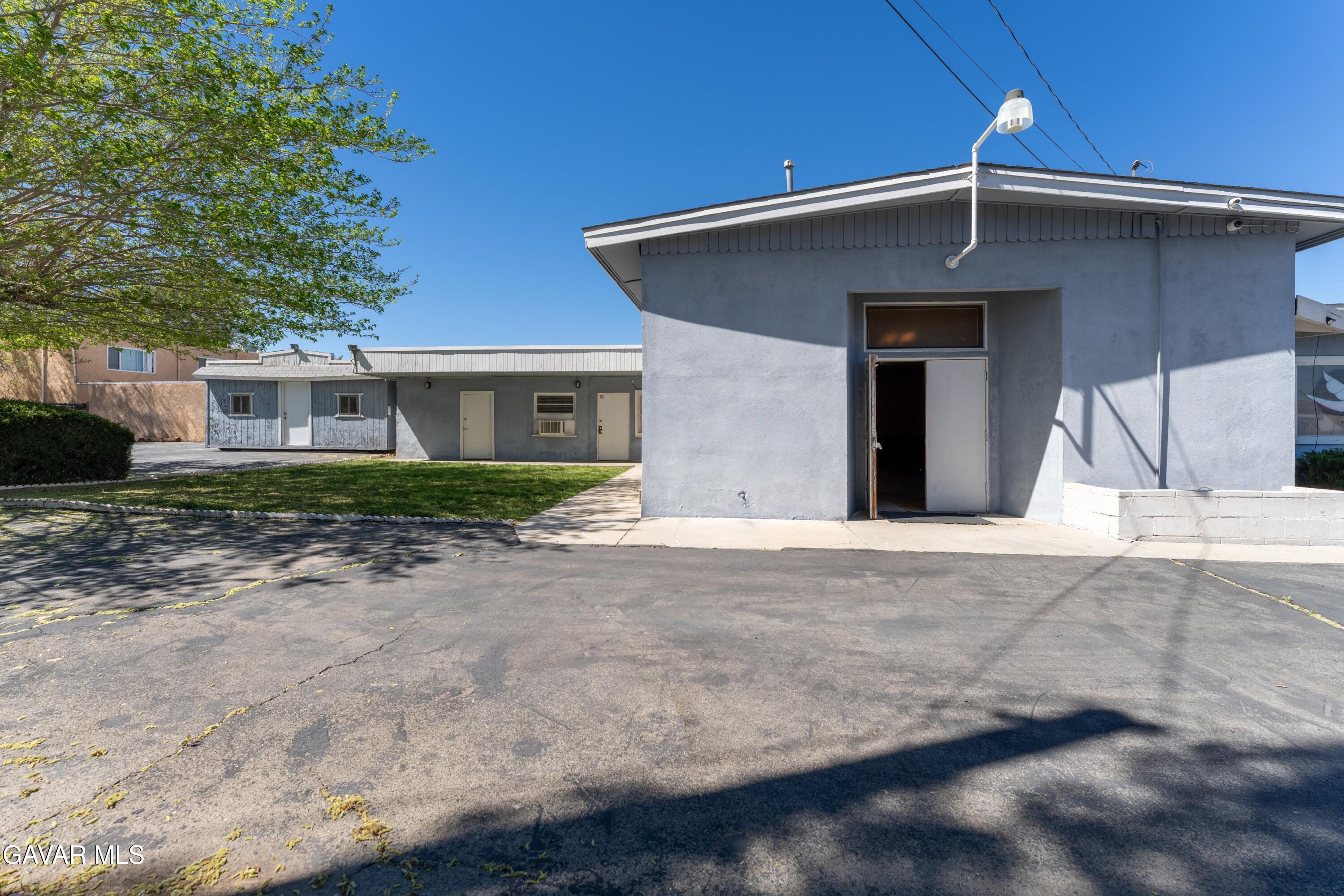 4232 W Ave L Property Photo 11