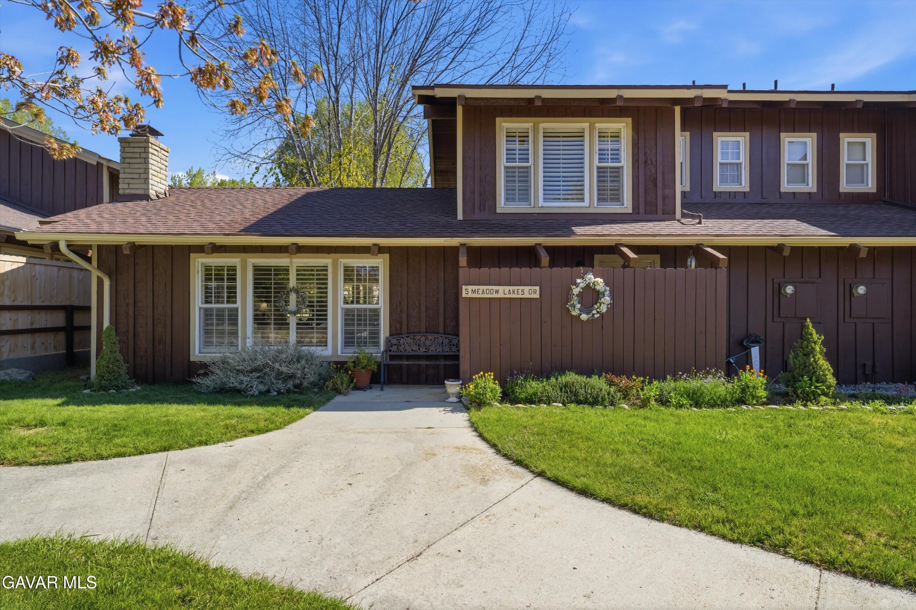 5 Meadow Lakes Drive Property Photo 2