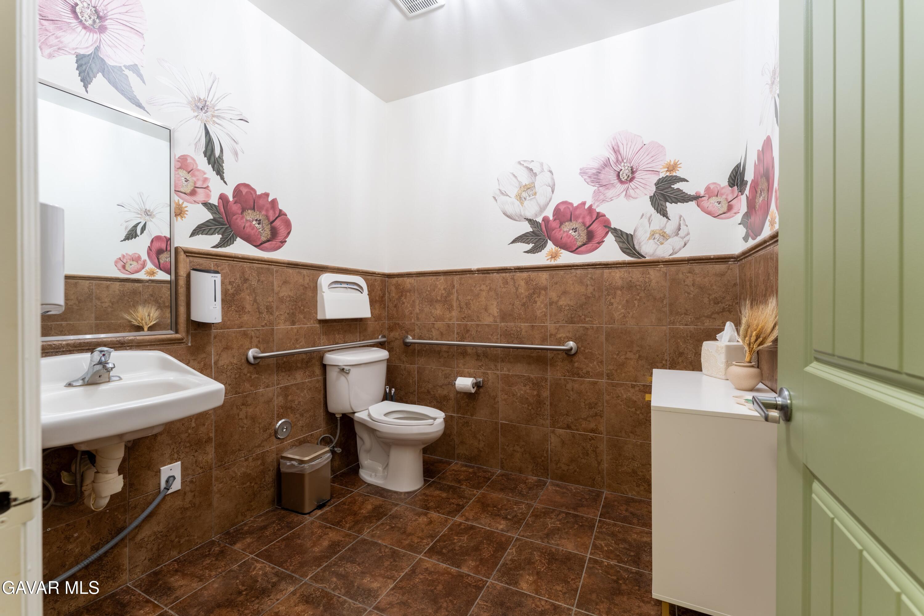 20705 South Street, D Property Photo 7