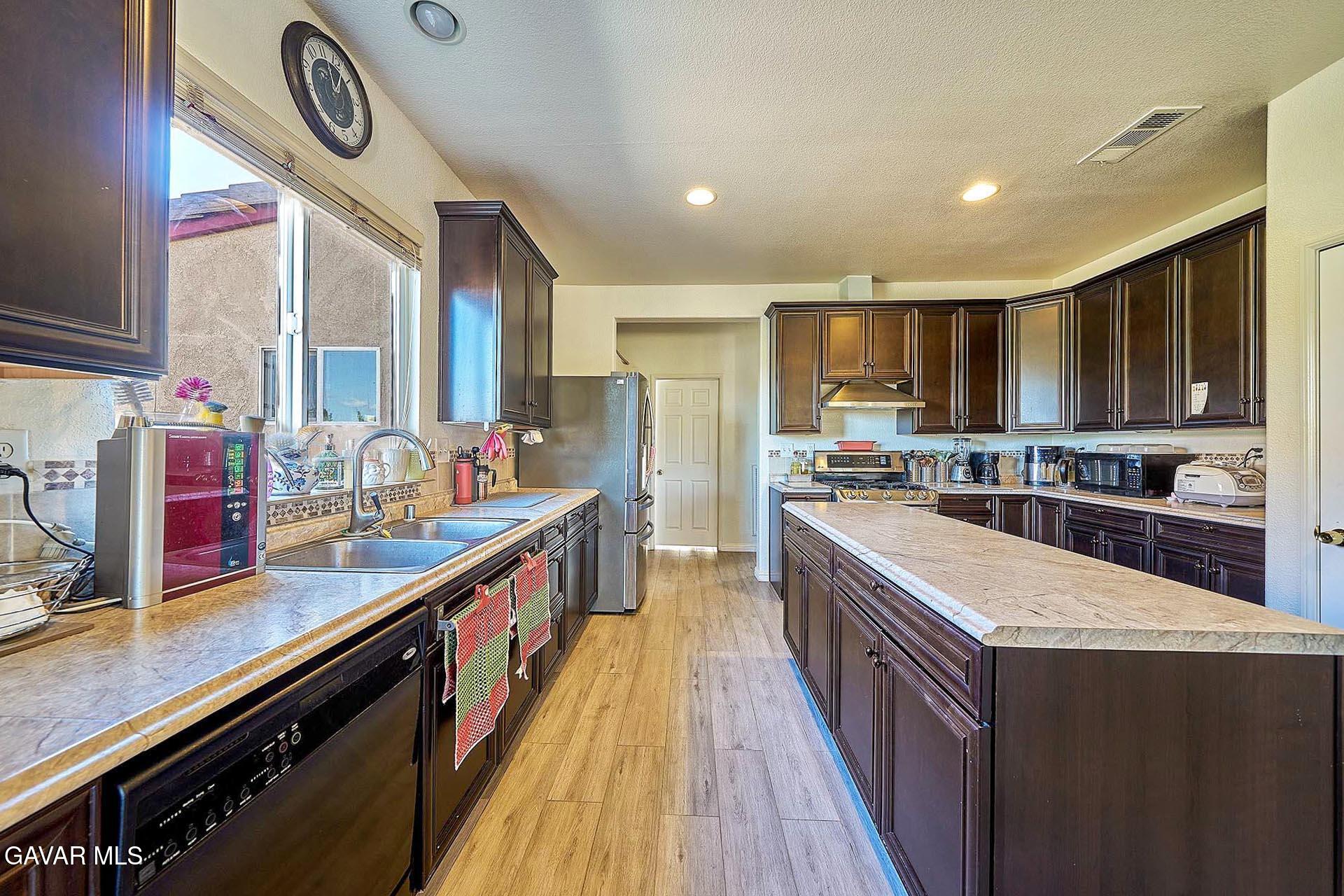43521 Blossom Drive Property Photo 9