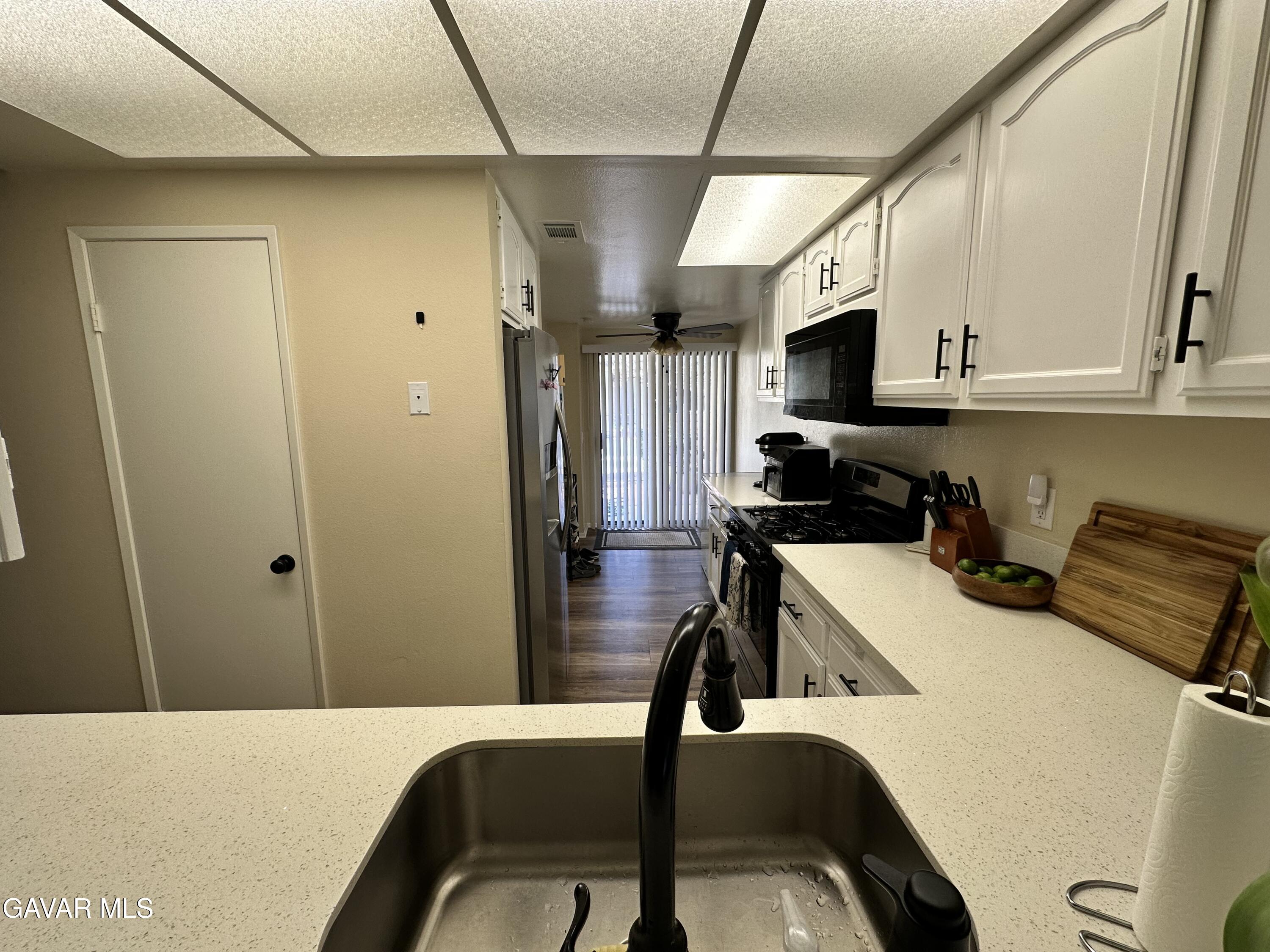 1537 W Avenue L, Unit 4 Property Photo 14