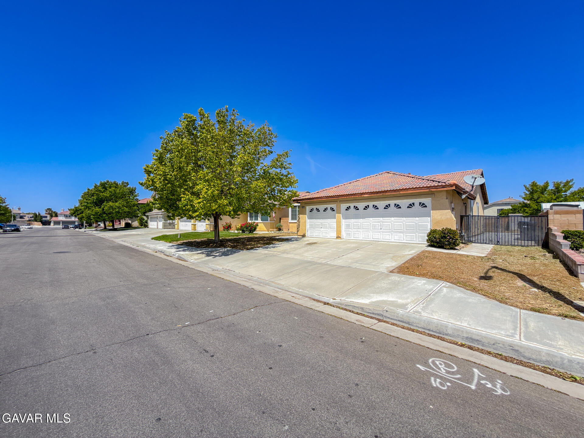 4557 W Avenue J5 Property Photo 1
