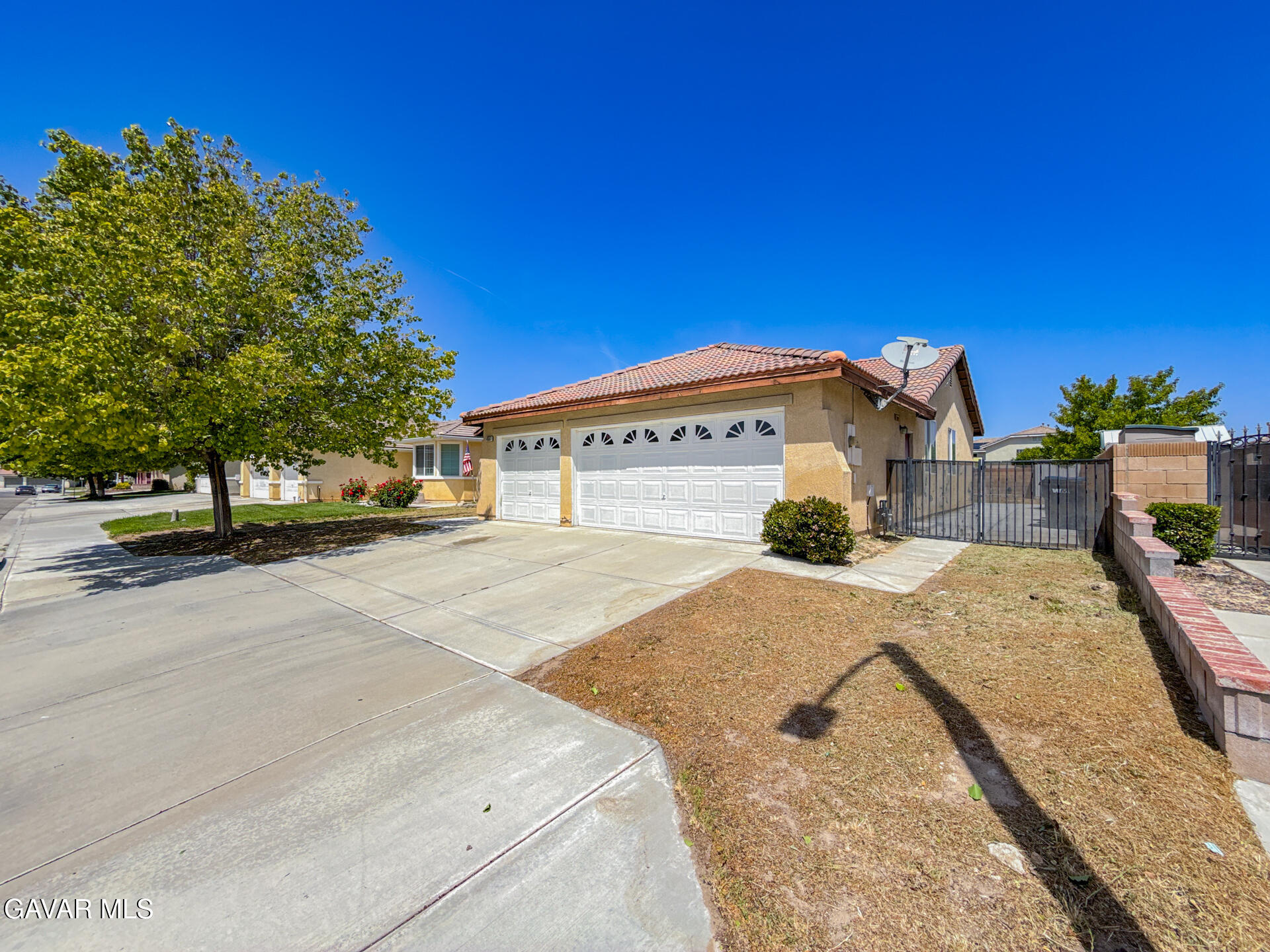 4557 W Avenue J5 Property Photo 2