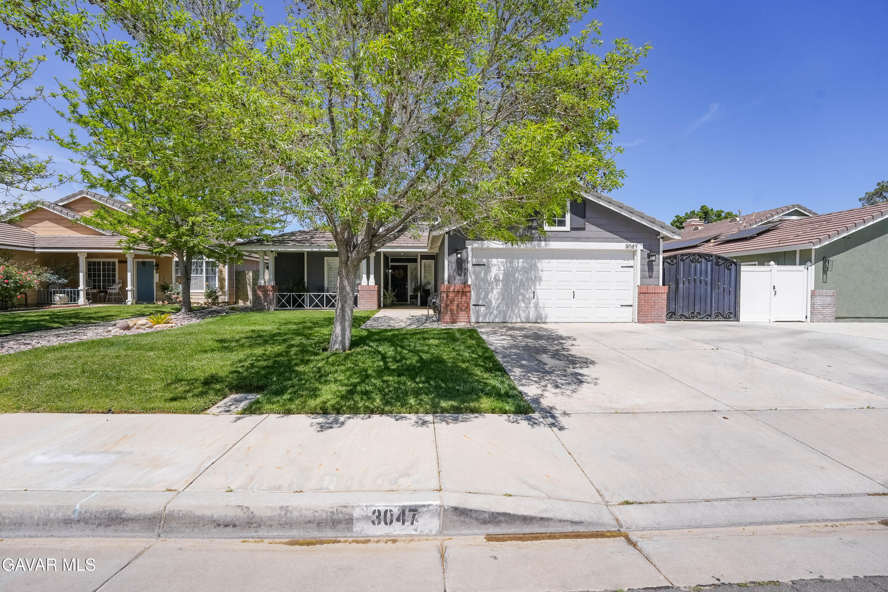 3047 E Christina Street Property Photo 3