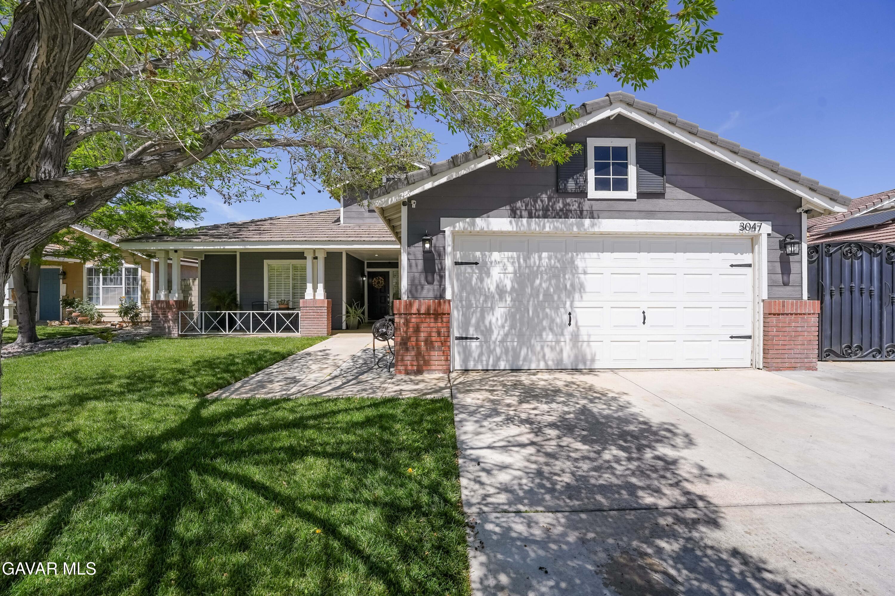 3047 E Christina Street Property Photo 4