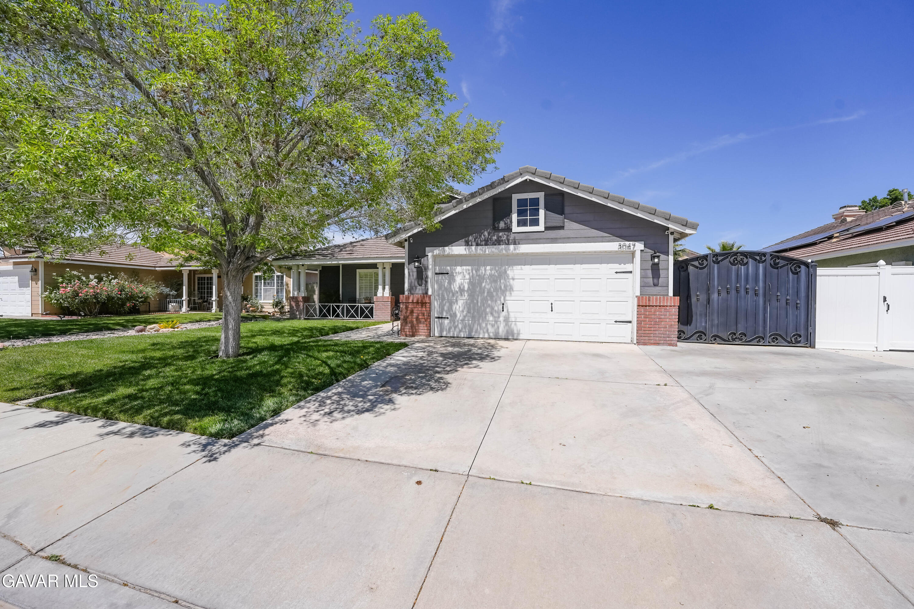3047 E Christina Street Property Photo 5