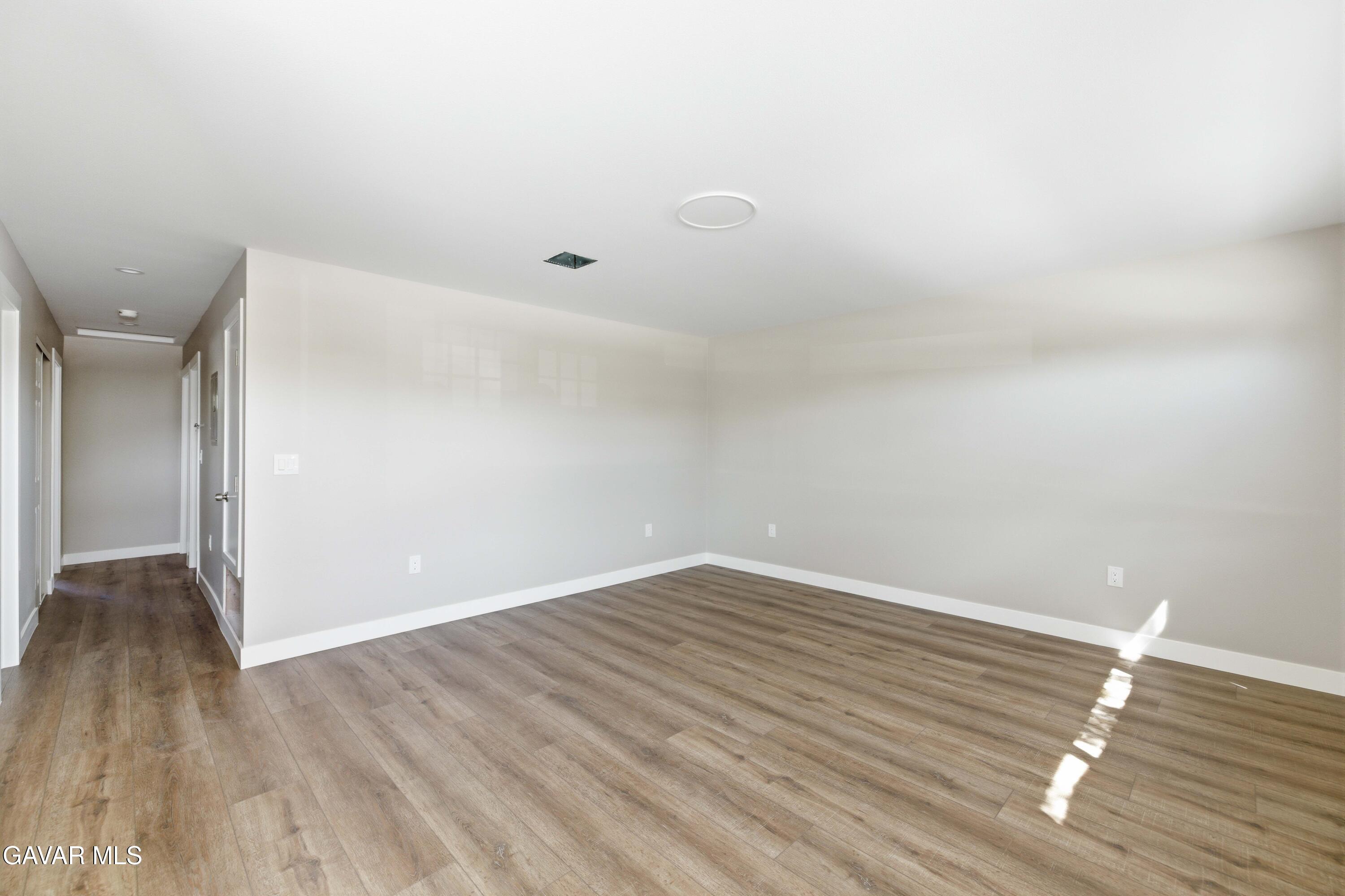 43347 Echard Avenue Property Photo 4