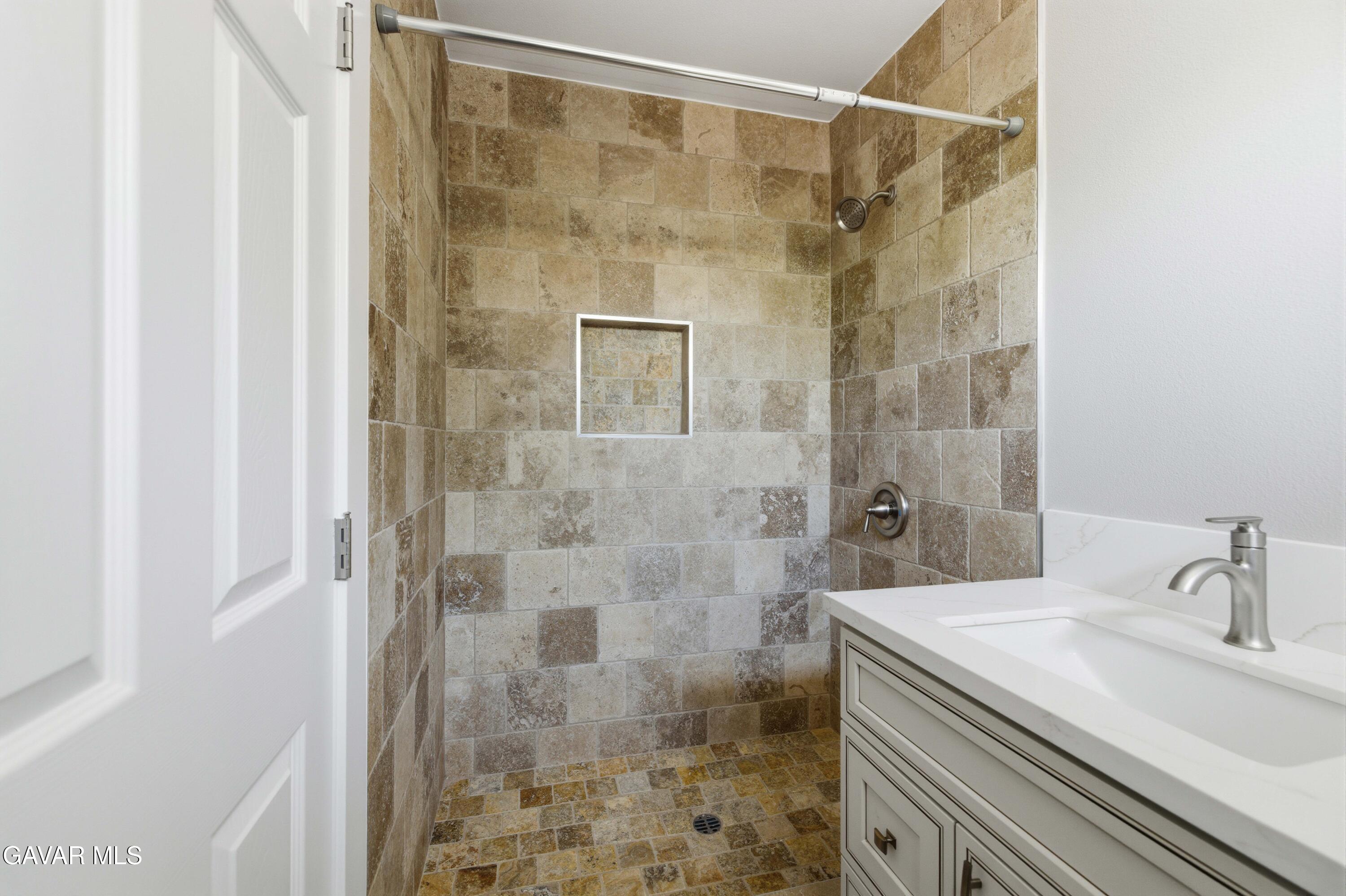 43347 Echard Avenue Property Photo 16