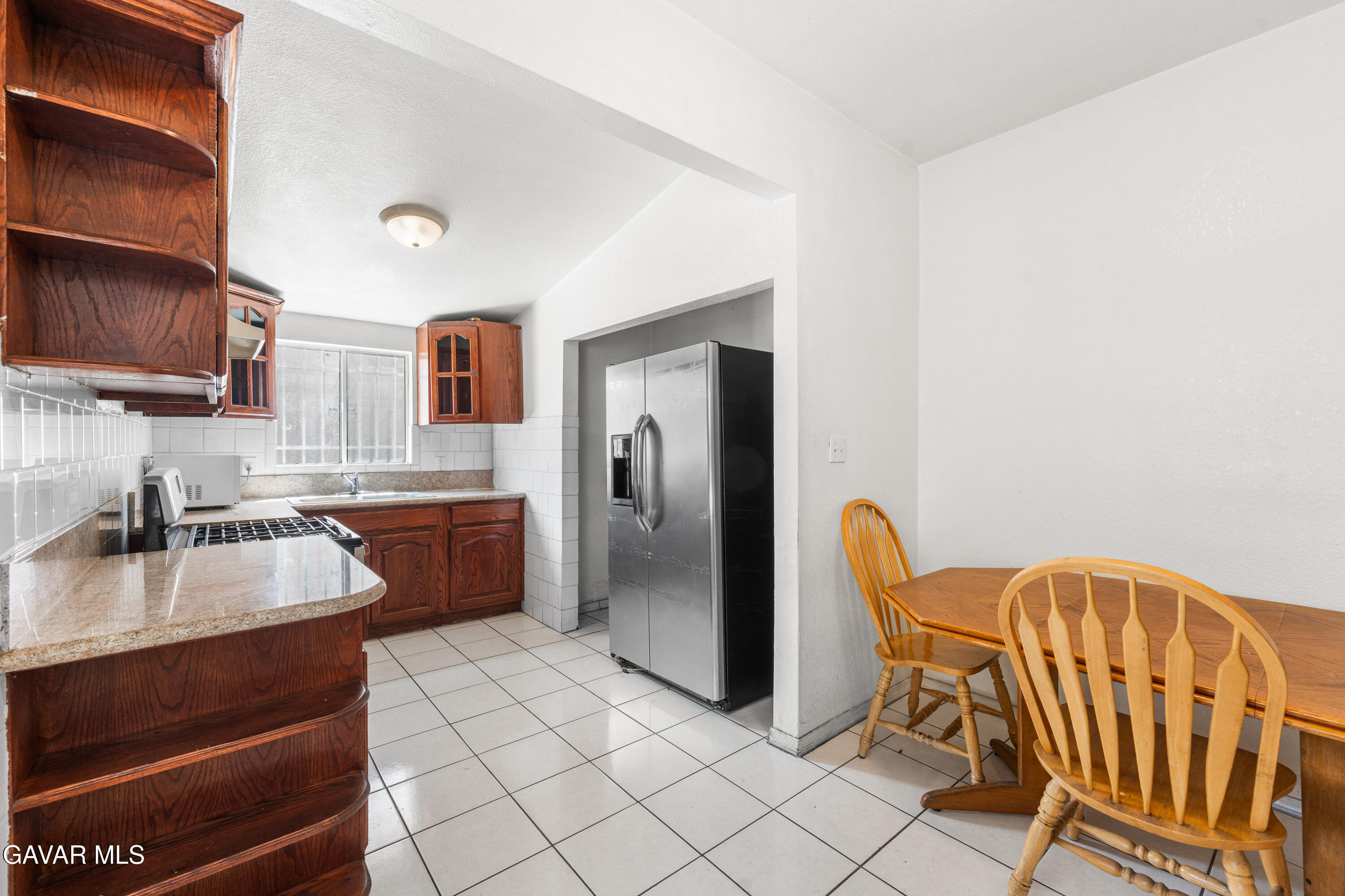 602 W 40th Place, 3 Property Photo 8