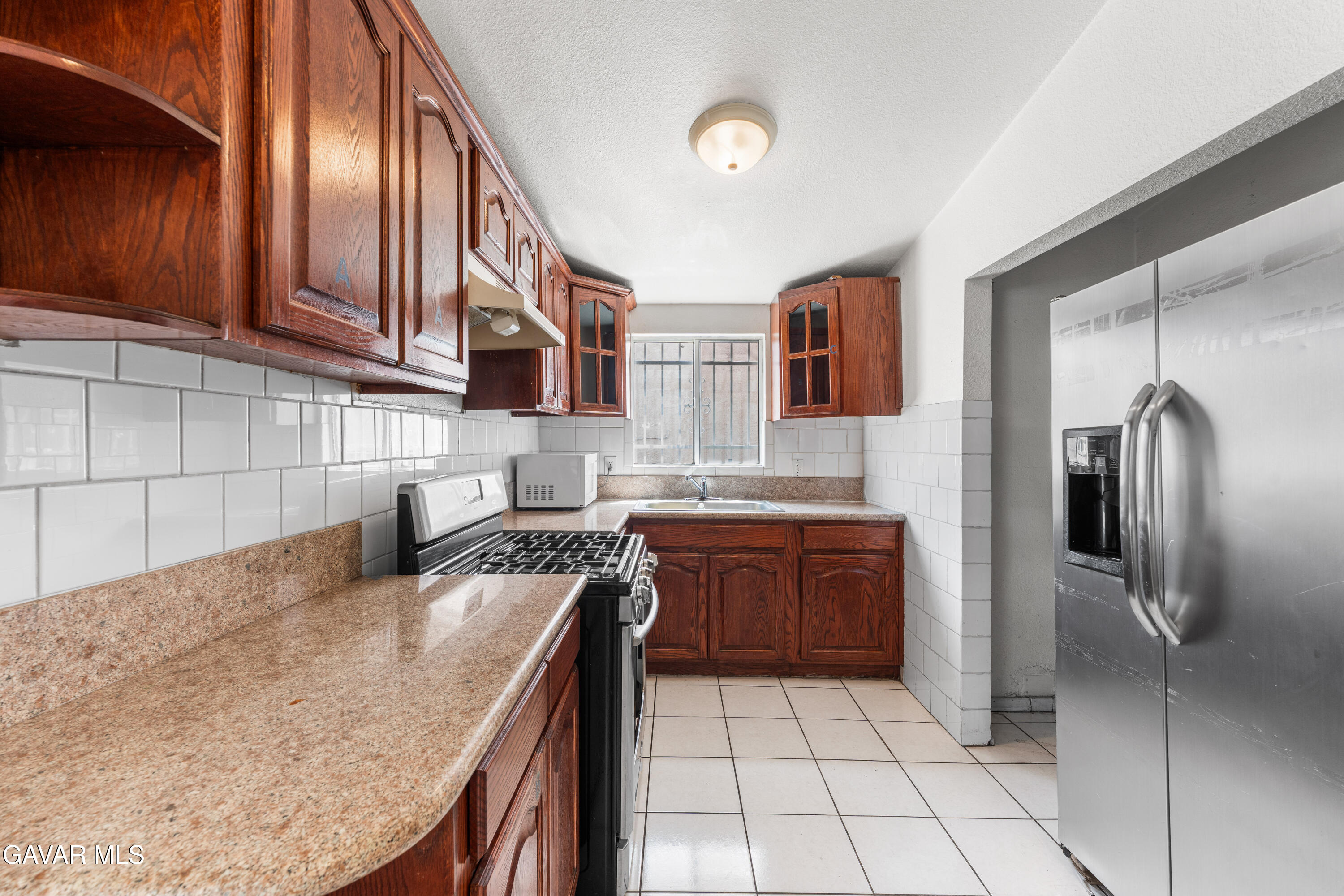 602 W 40th Place, 3 Property Photo 10