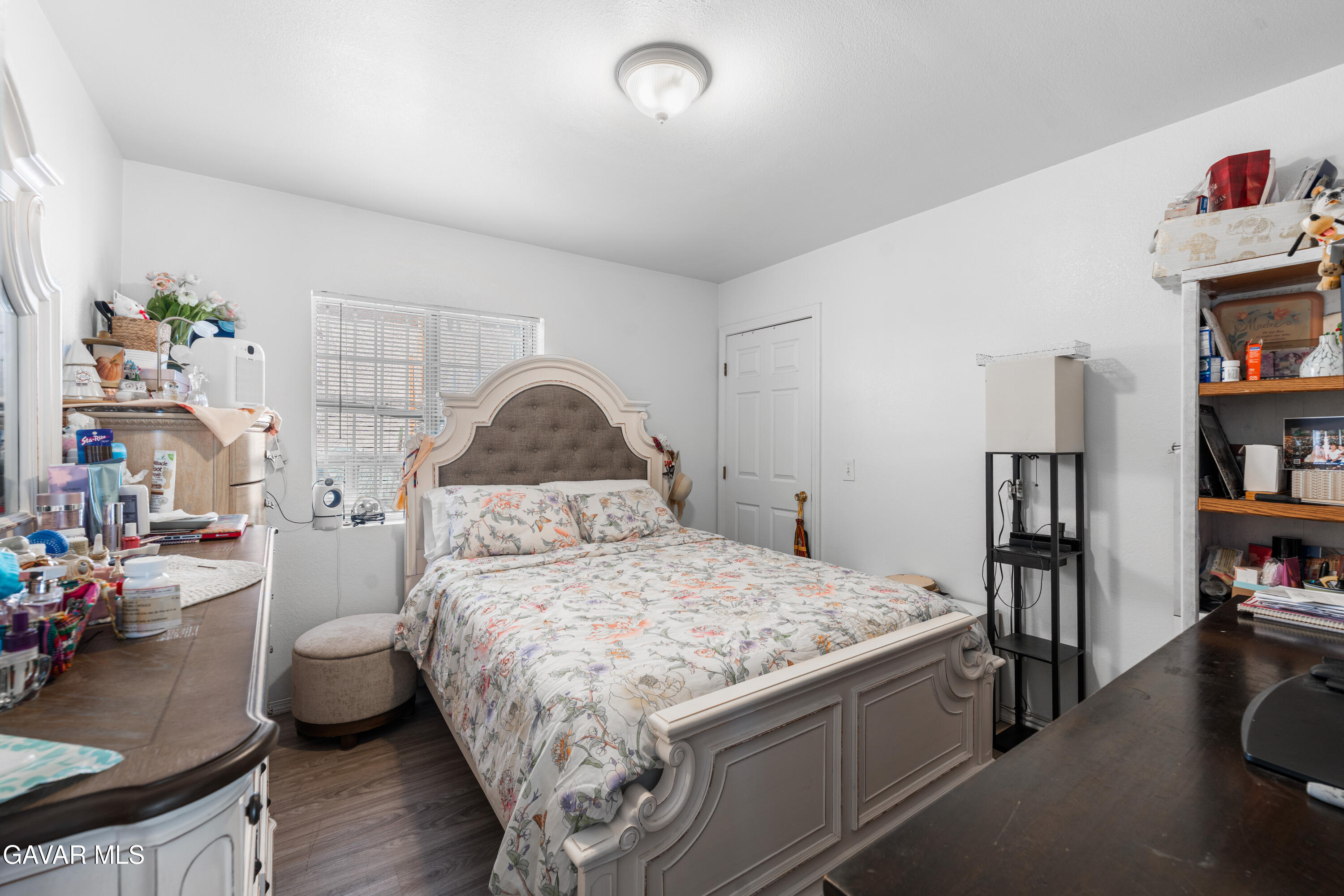 602 W 40th Place, 3 Property Photo 11