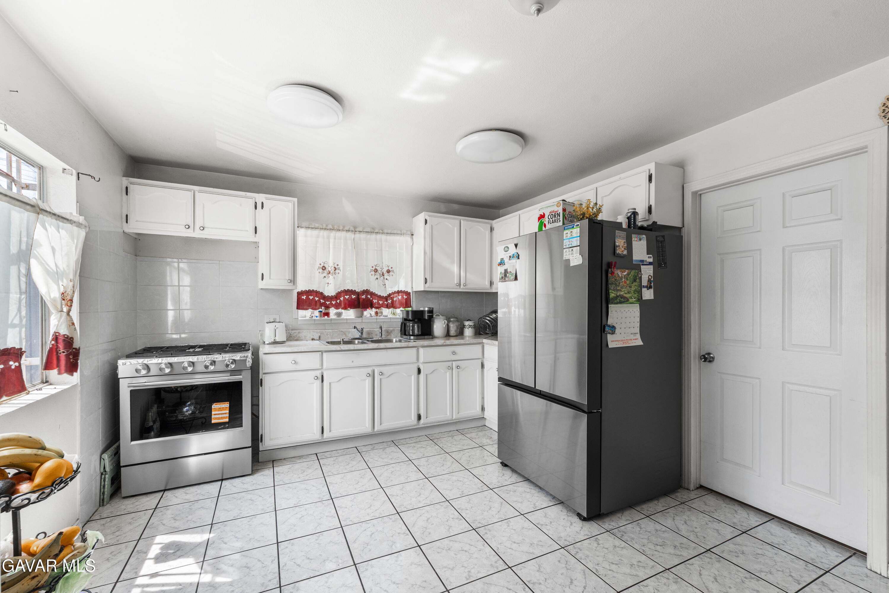 602 W 40th Place, 3 Property Photo 14