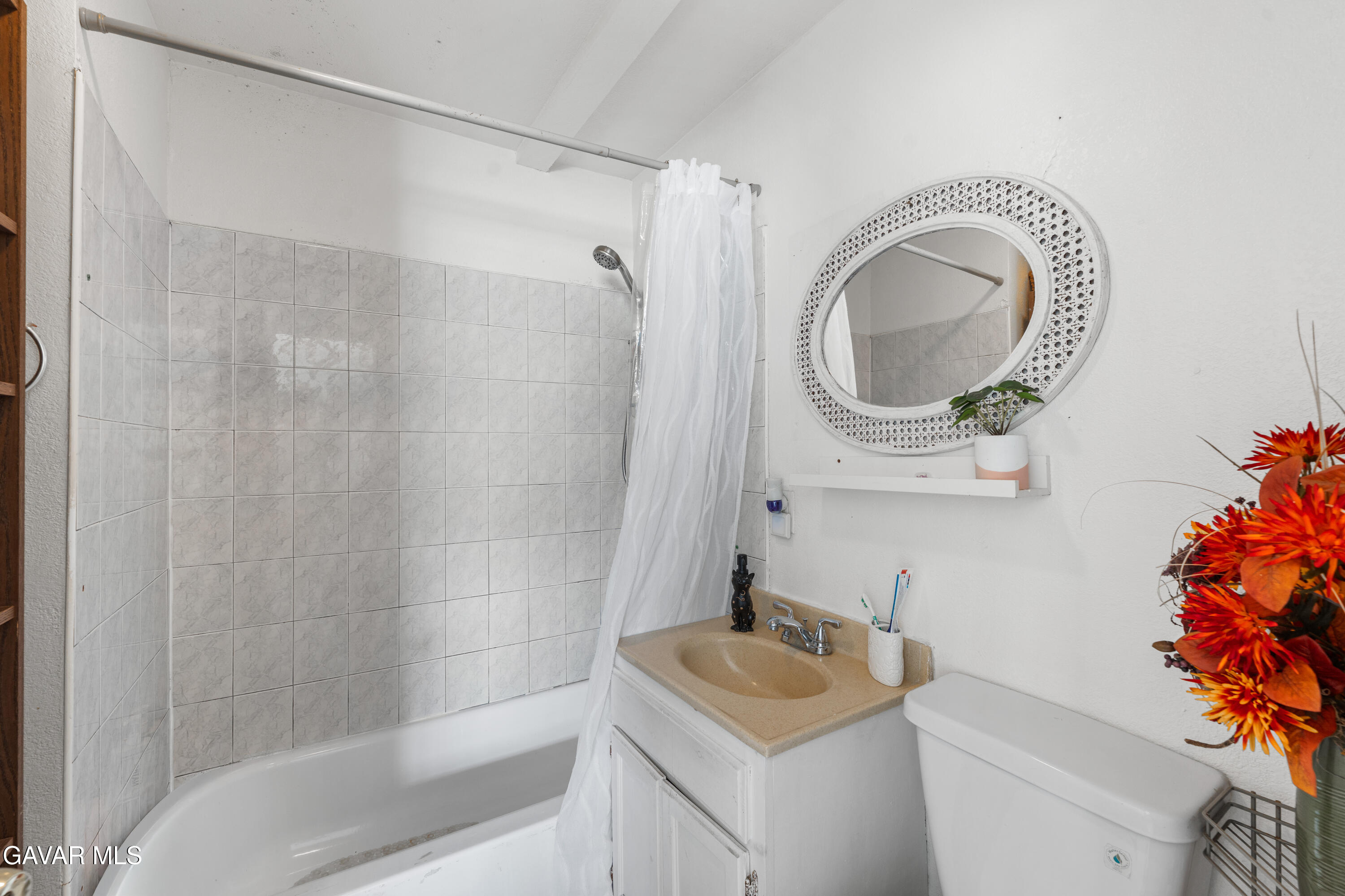 602 W 40th Place, 3 Property Photo 16