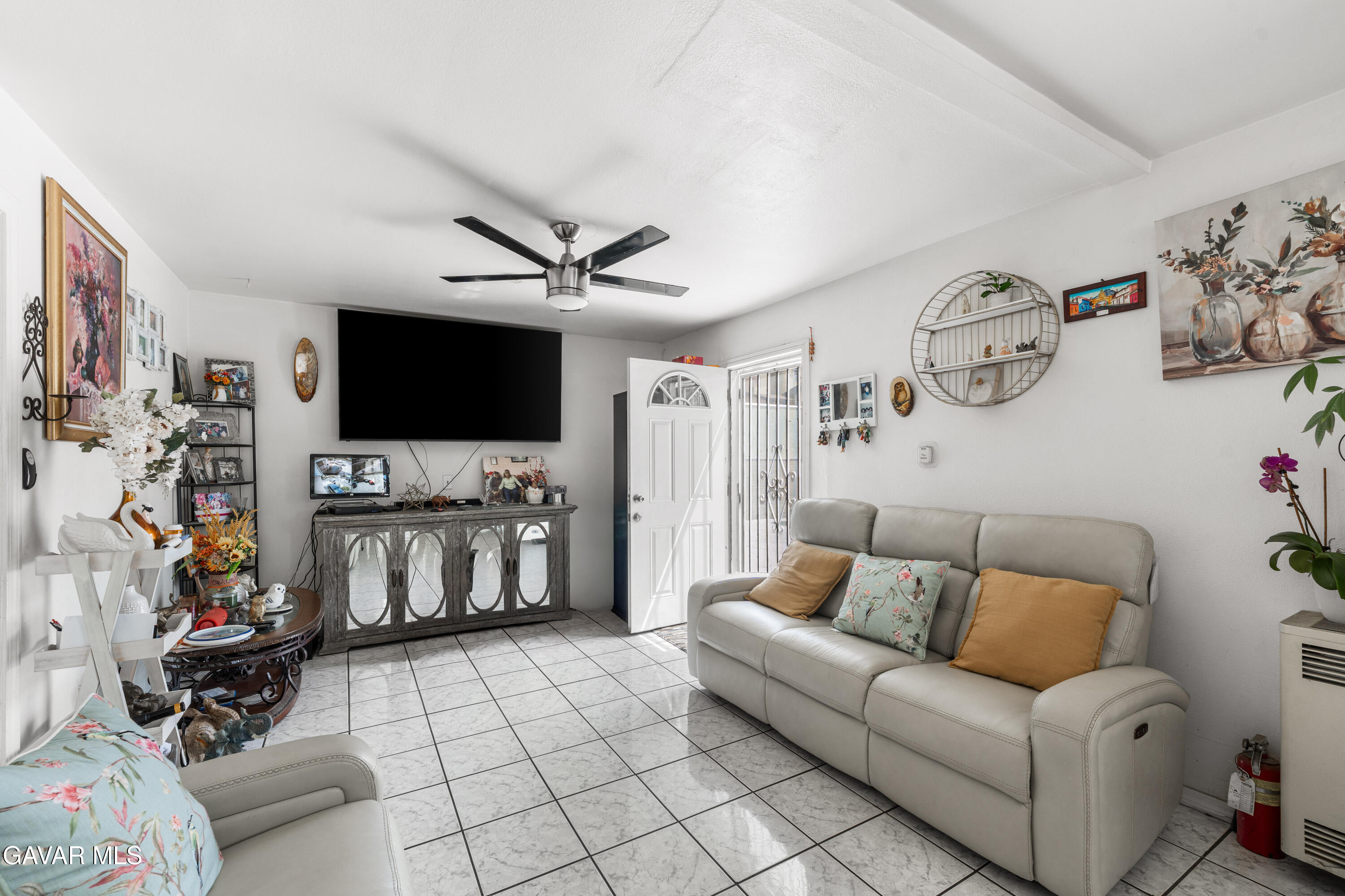 602 W 40th Place, 3 Property Photo 17
