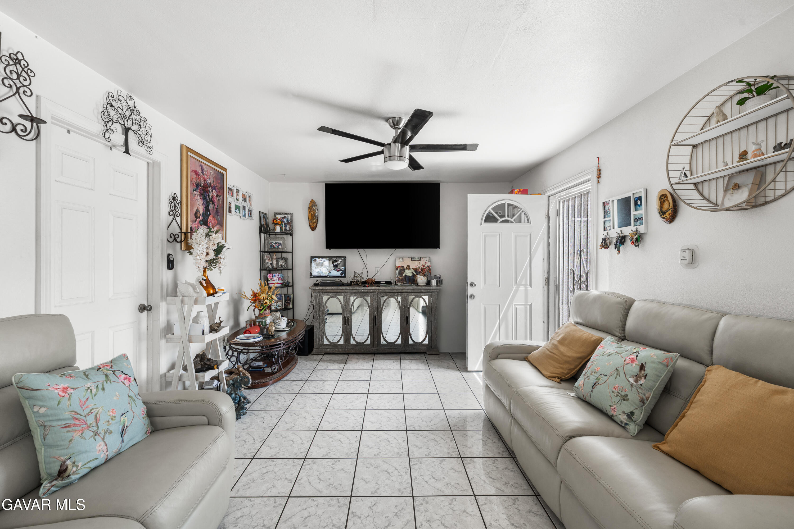 602 W 40th Place, 3 Property Photo 18