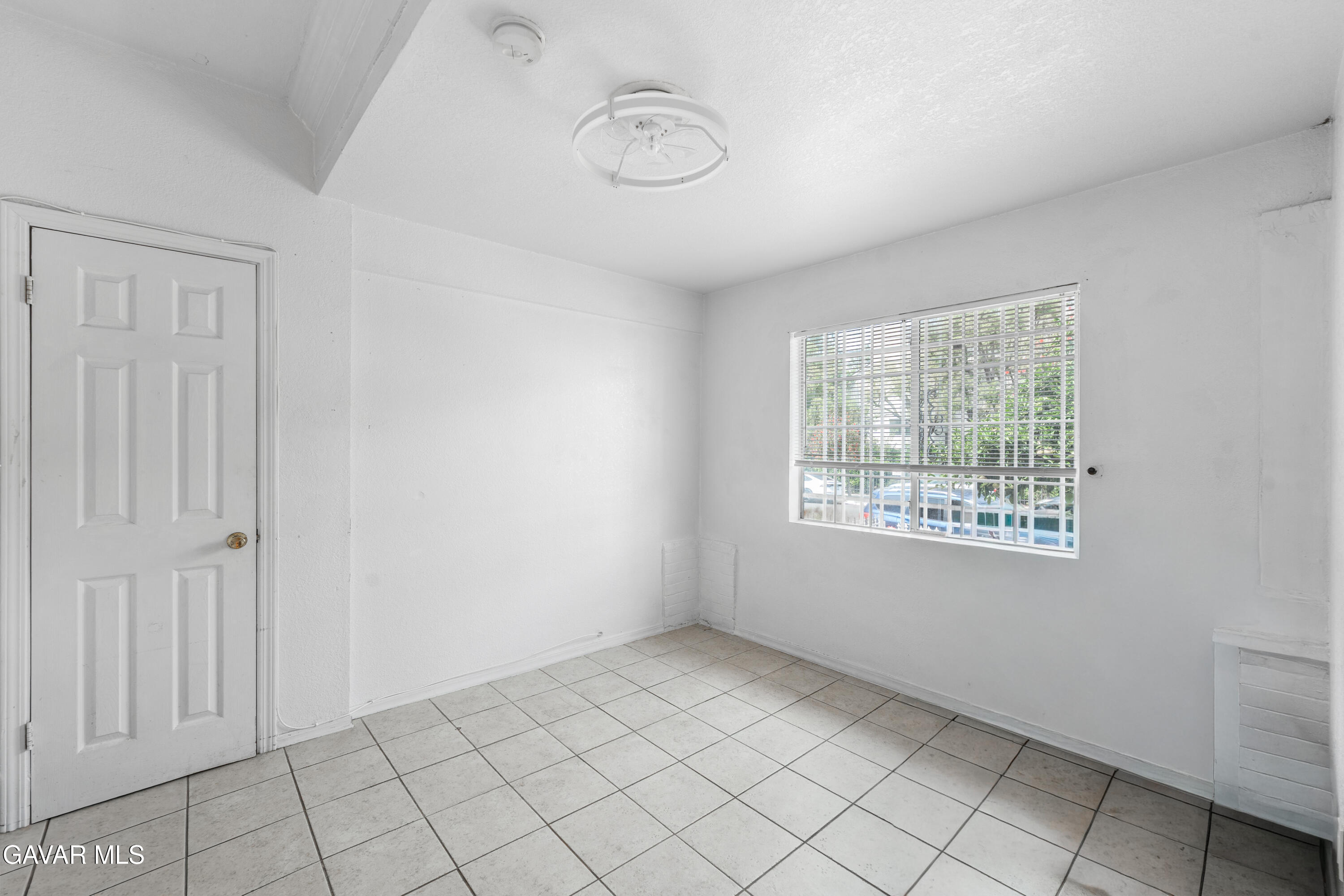 602 W 40th Place, 3 Property Photo 20