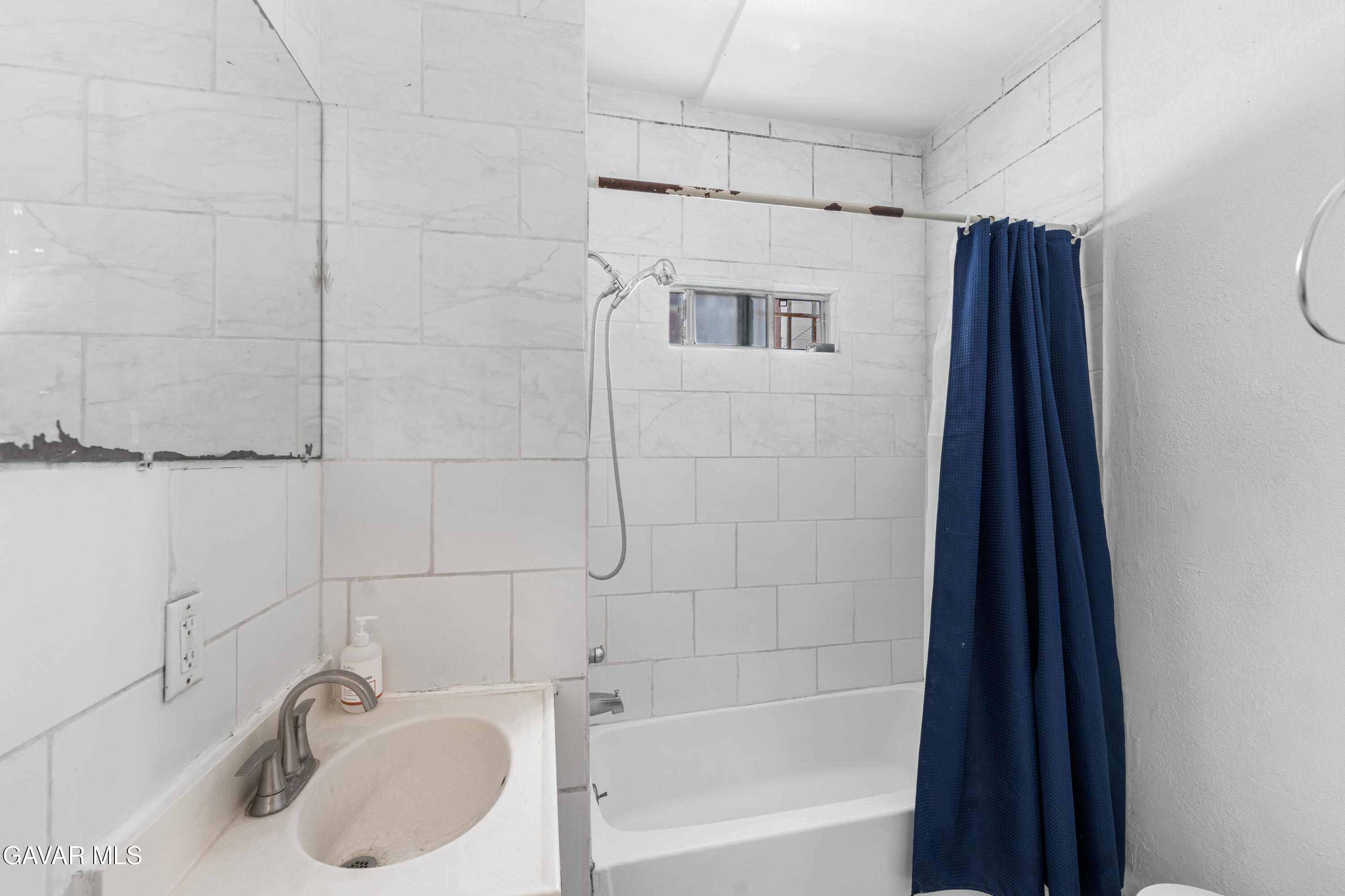 602 W 40th Place, 3 Property Photo 22